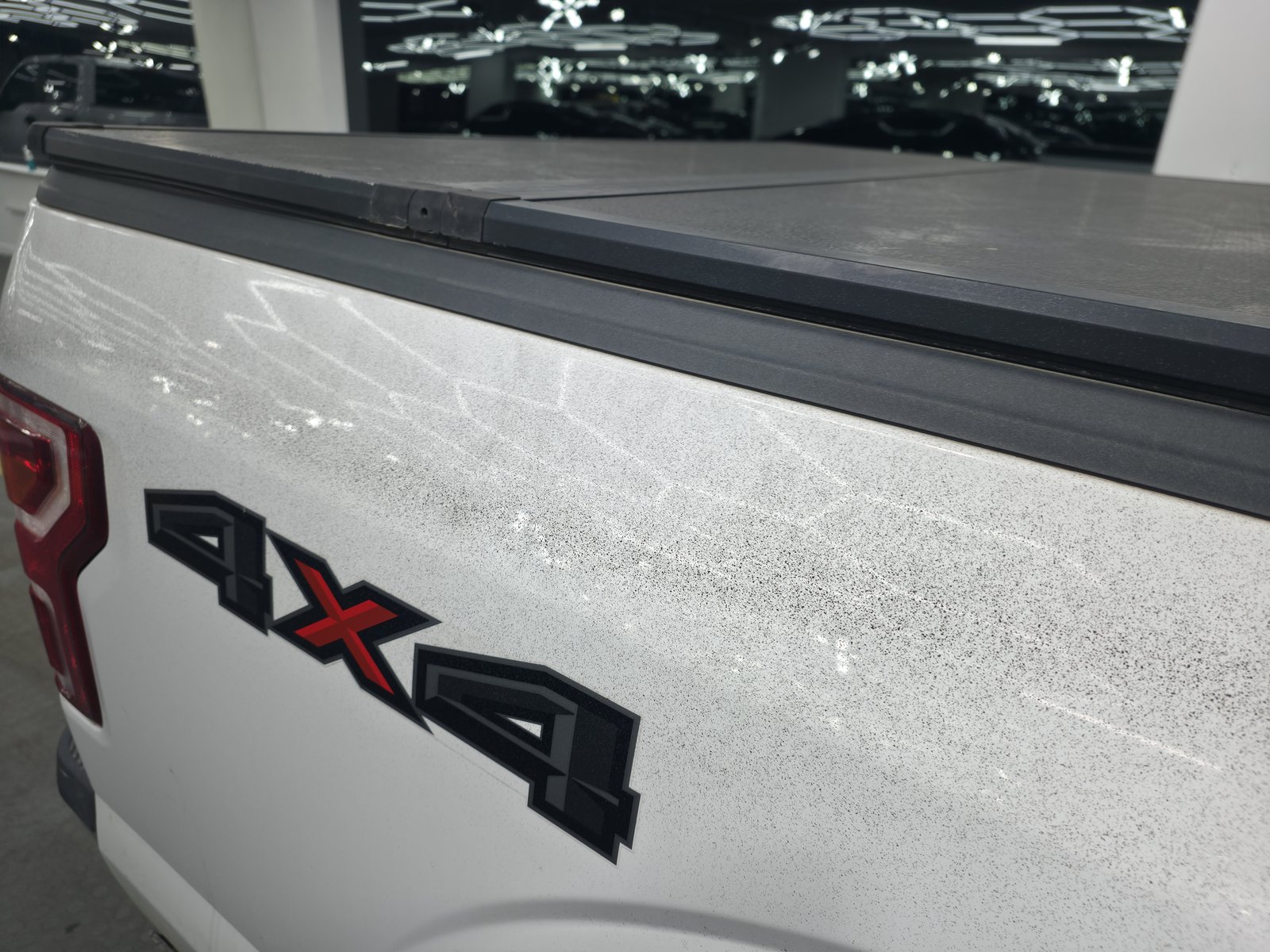 포드 F150 적재함 4X4 레터링 페인트 날림 작업 전