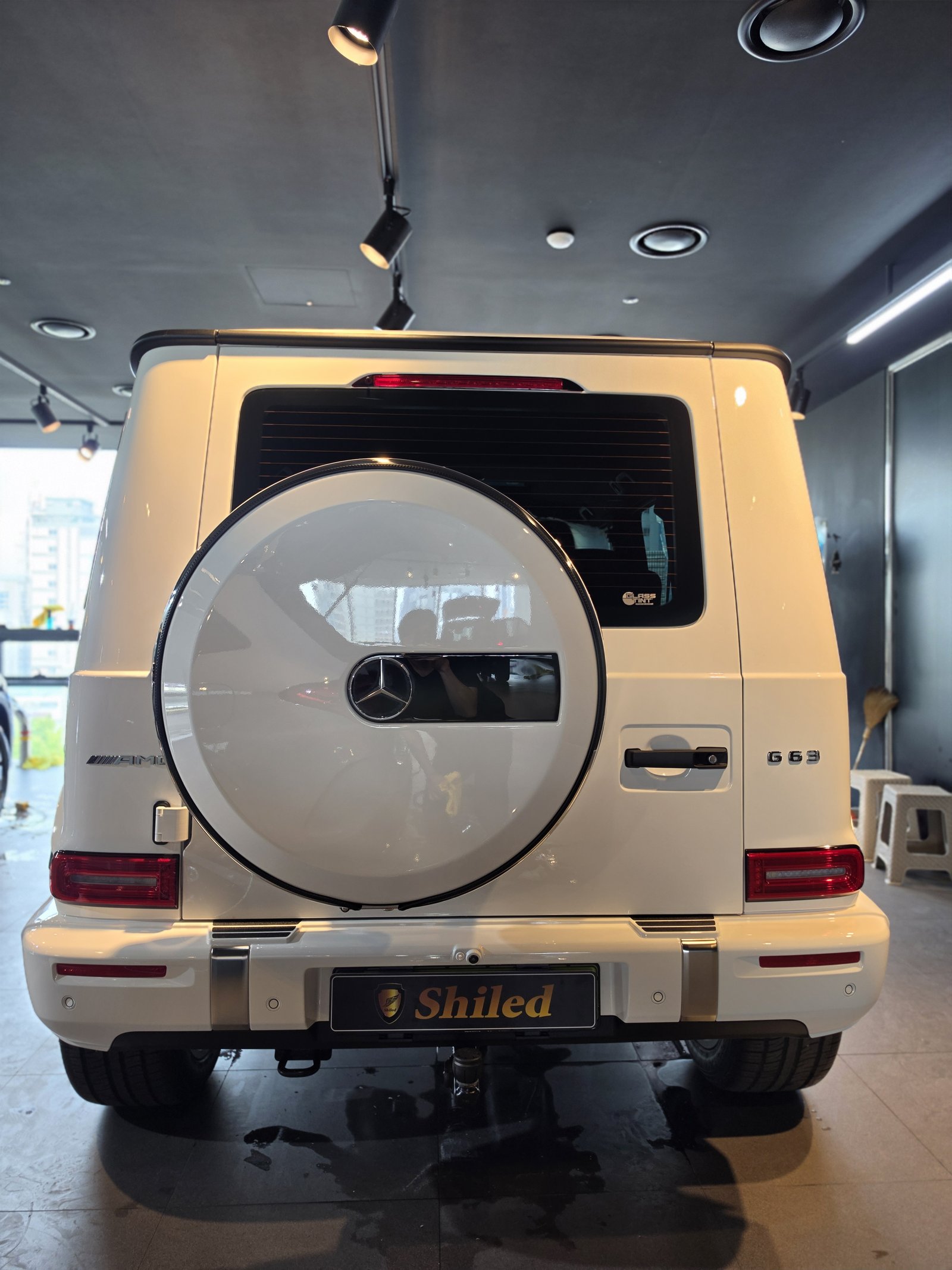 벤츠 G63 AMG 백색 신차 후면 스페어타이어 - 부산 벤츠 유리막코팅
