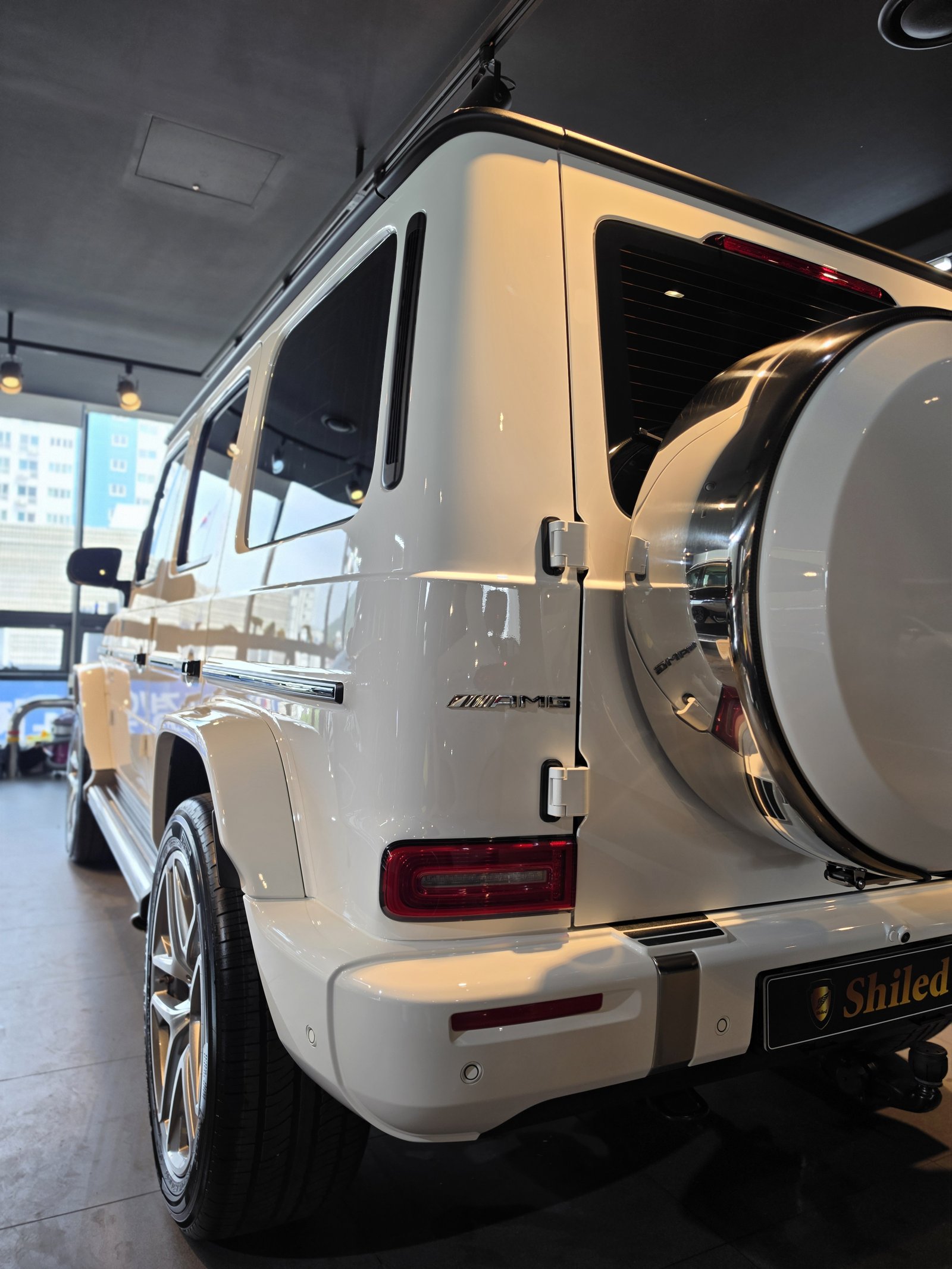 벤츠 G63 AMG 백색 신차 후측면 클로즈업 - 부산 신차 유리막코팅