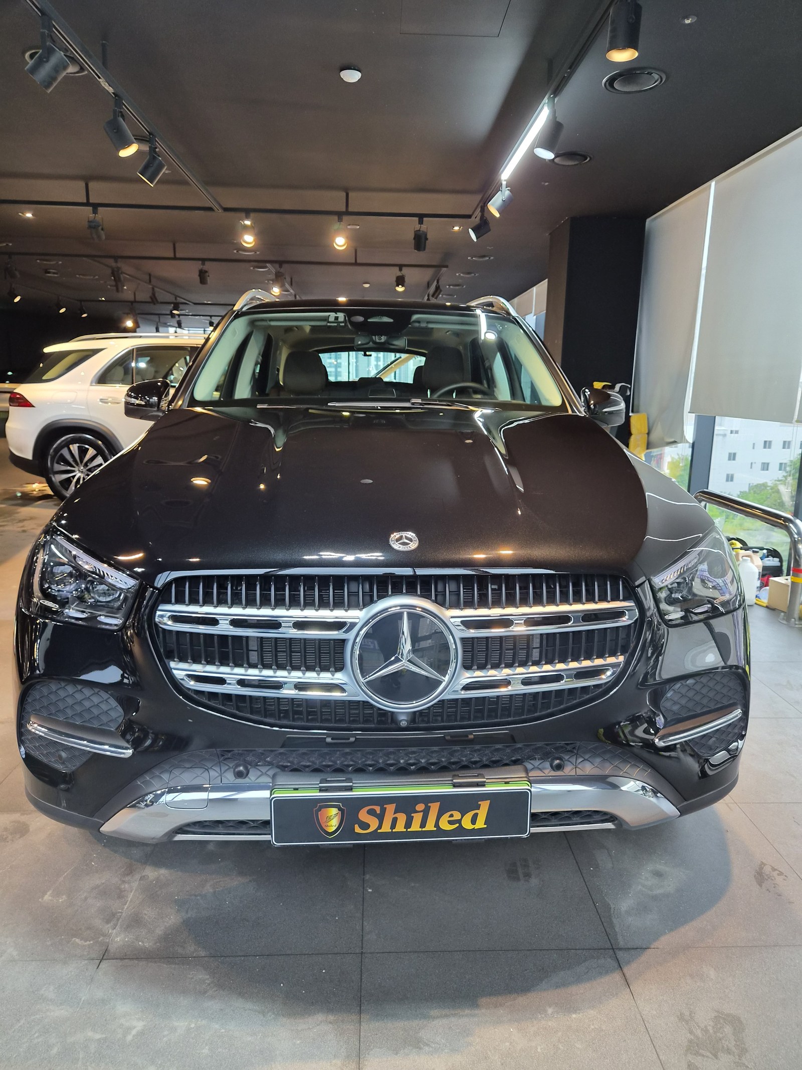 벤츠 GLE350 다크 브라운 광택 후 전면 - 부산 쉴드광택