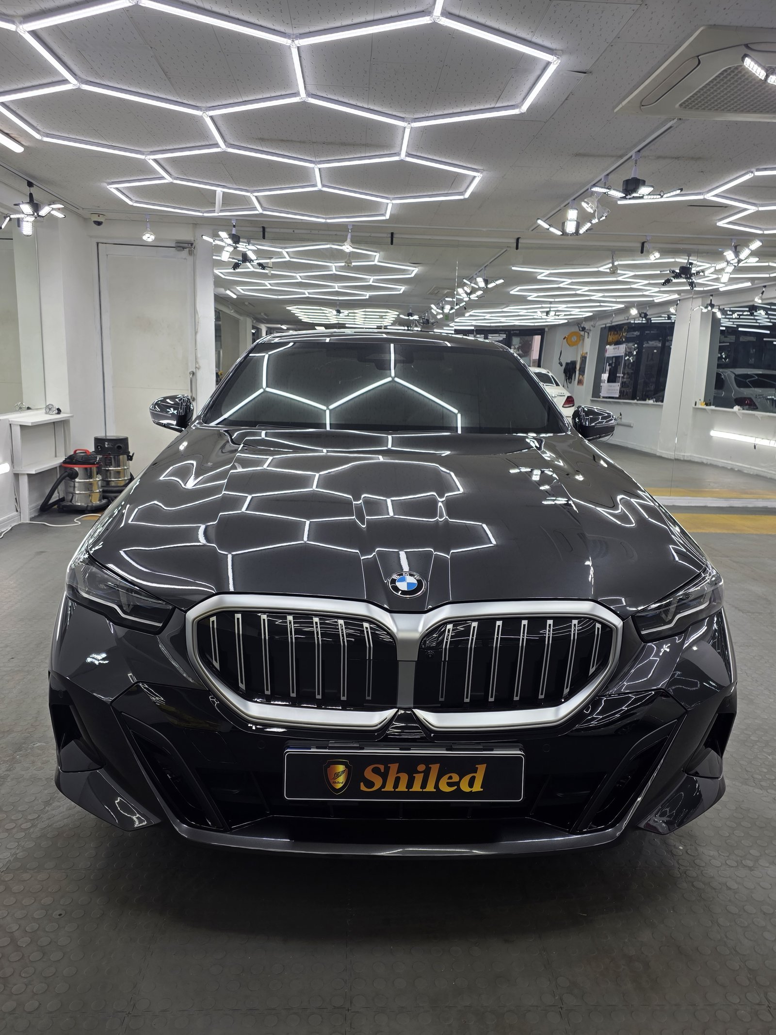 BMW 520i 다크그레이 신차 F5 유리막코팅 - 부산 신차 유리막코팅 전면