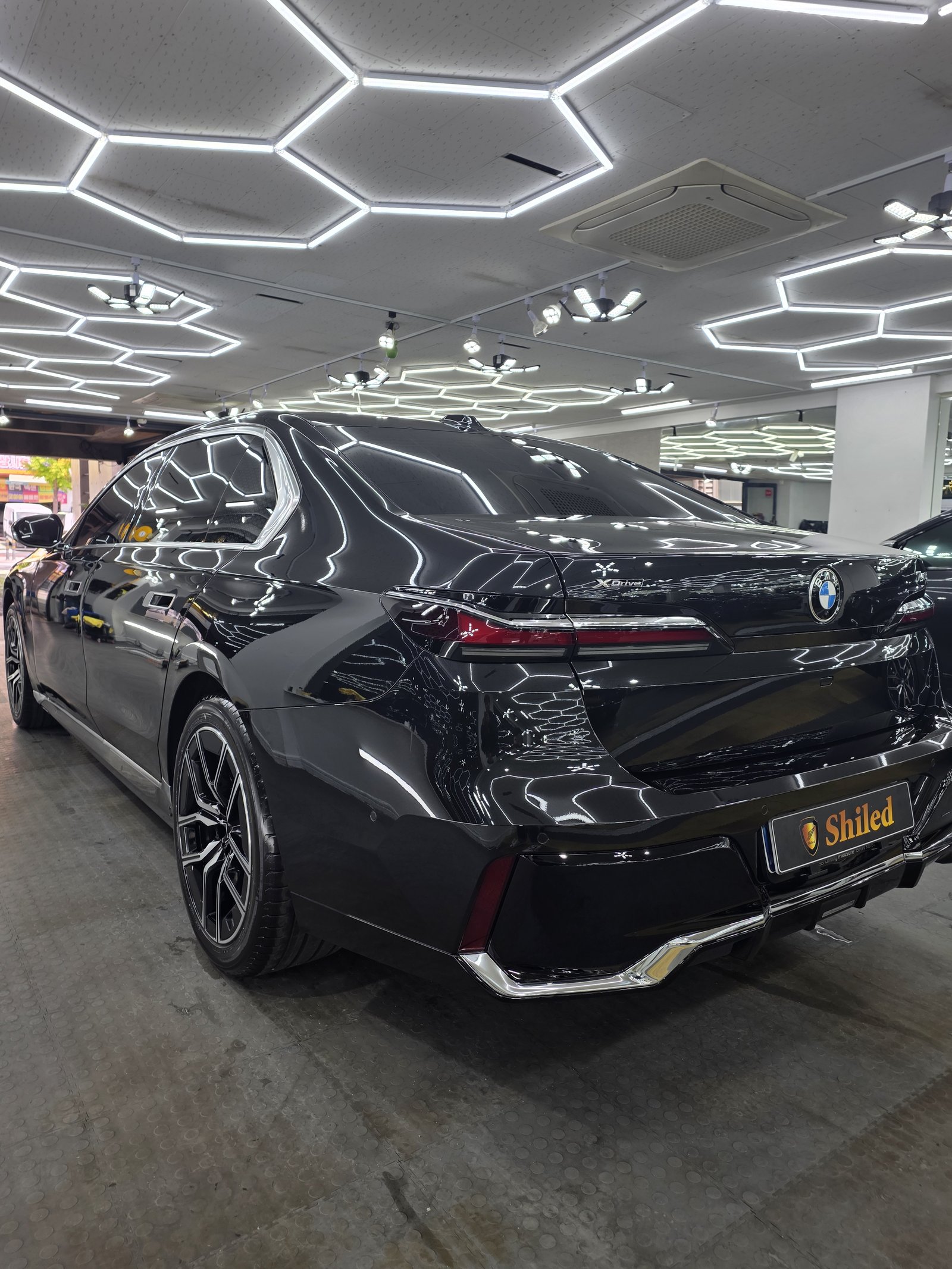 BMW 740d 검정 전면 그릴 - 부산 신차 유리막코팅