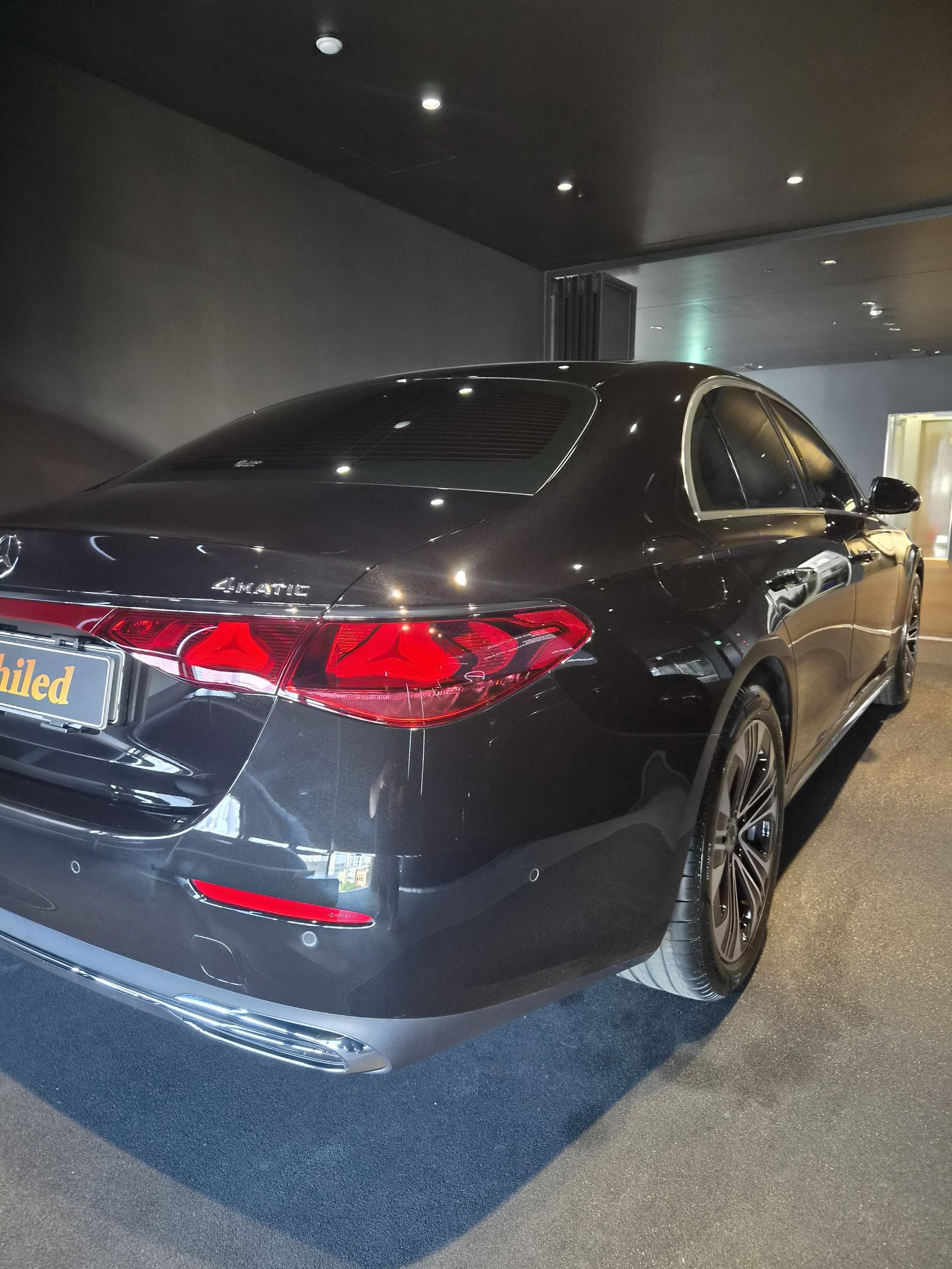 벤츠 E350e 검정 후측면 - 부산 벤츠 유리막코팅