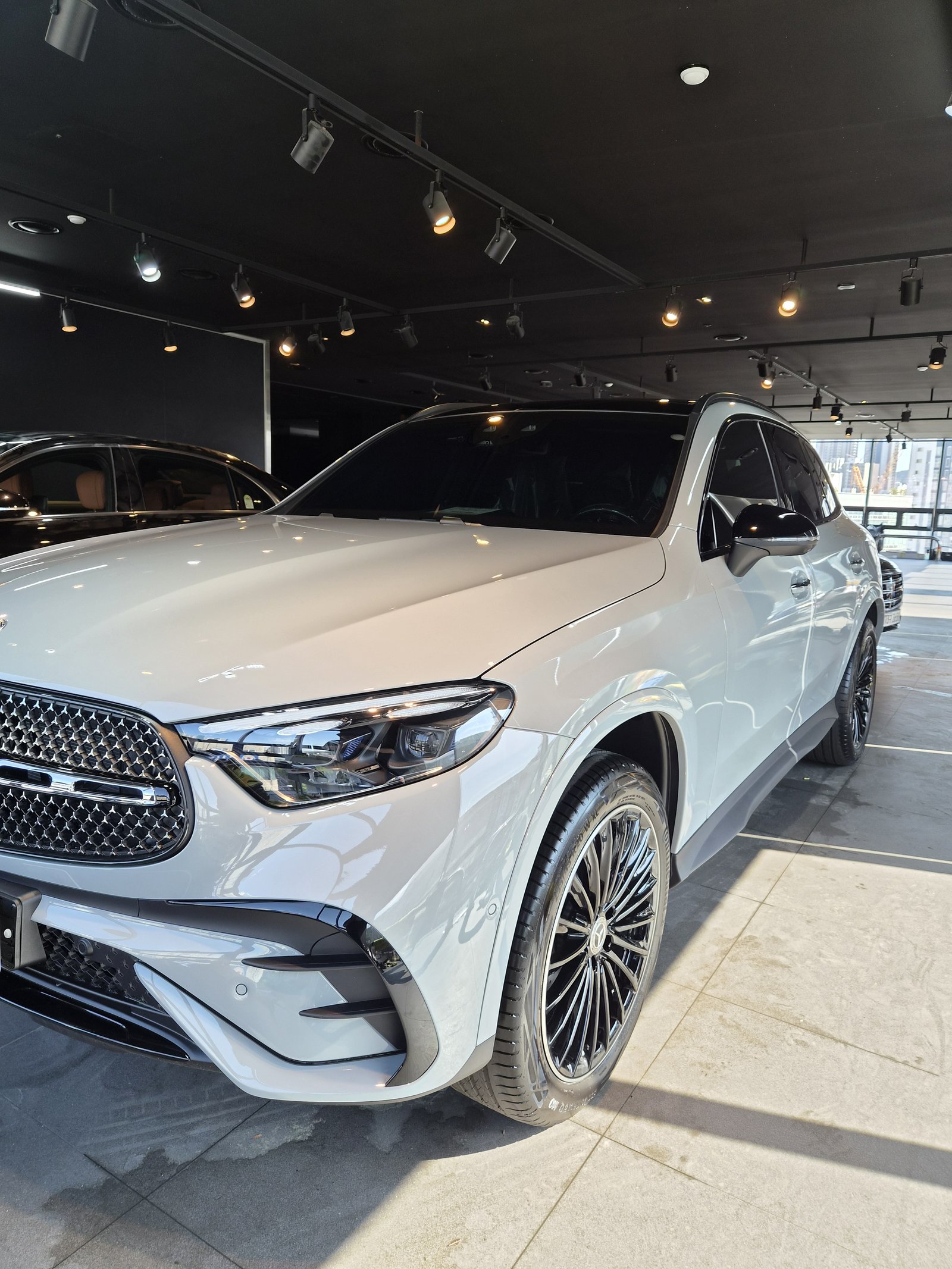 벤츠 GLC300 백색 전측면 글로시 - 부산 신차 유리막코팅