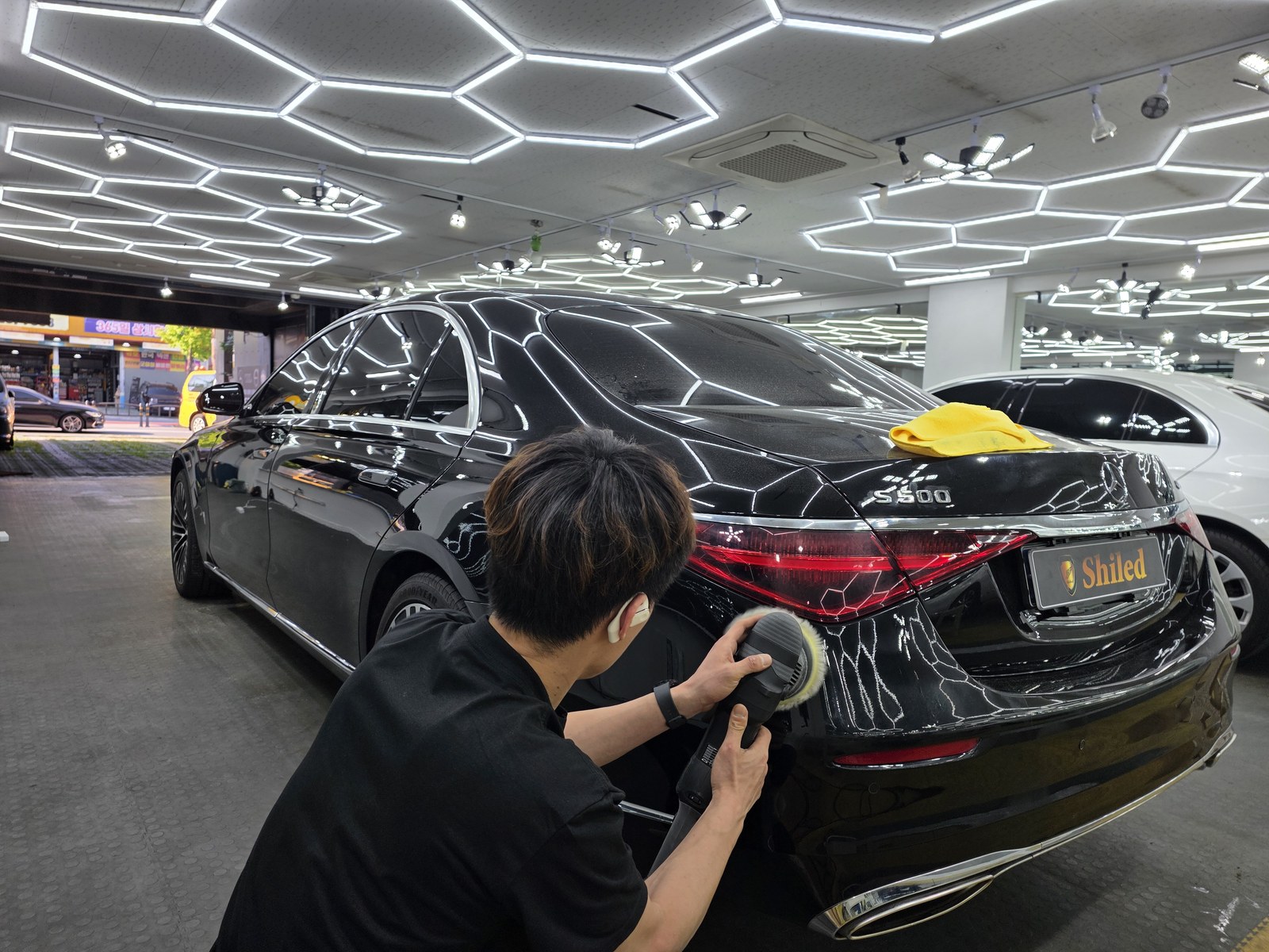 벤츠 S500 페인트 날림 제거 광택 작업 중 - 부산 쉴드광택