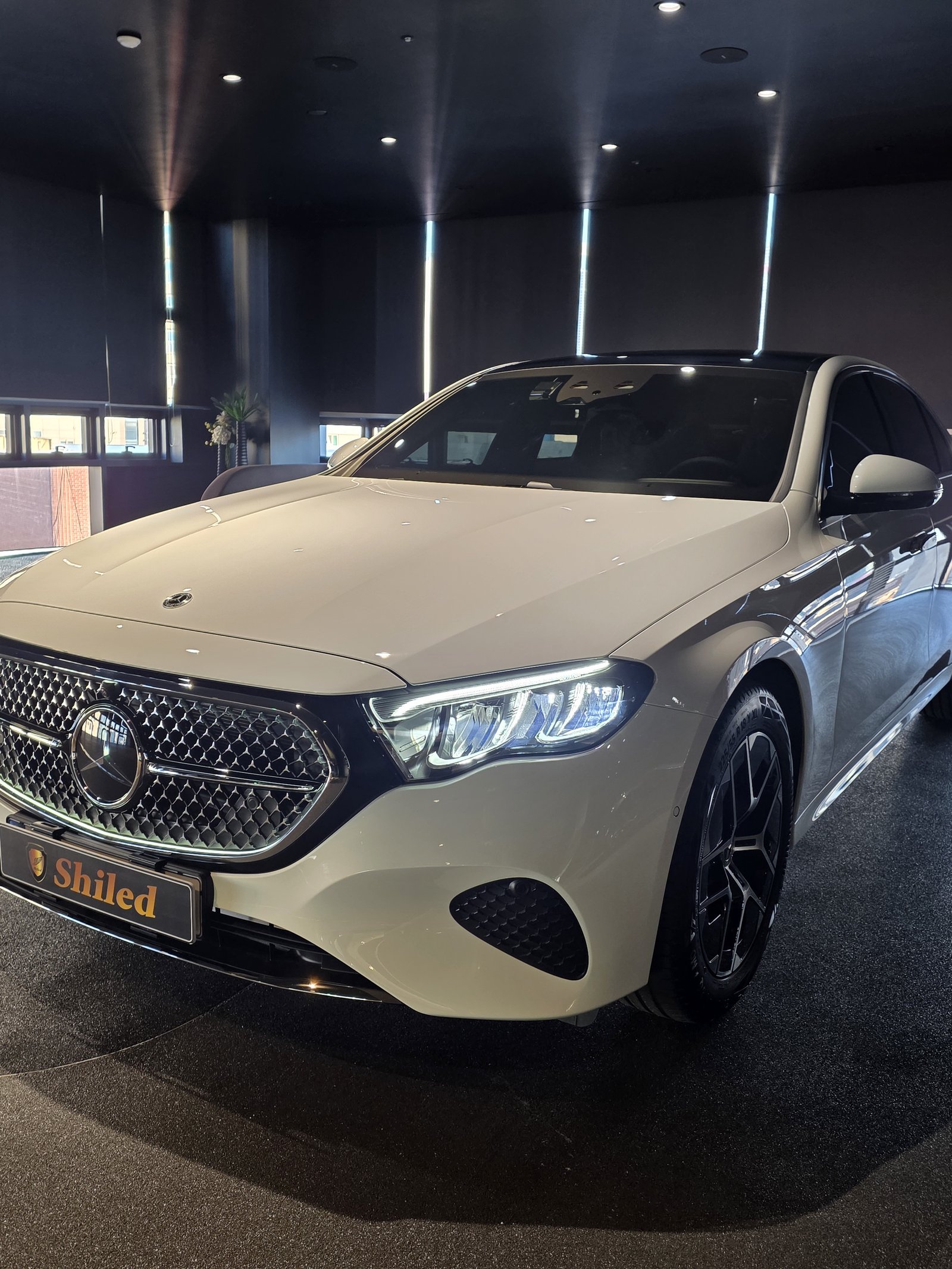 벤츠 E300 백색 전측면 글로시 - 부산 신차 유리막코팅