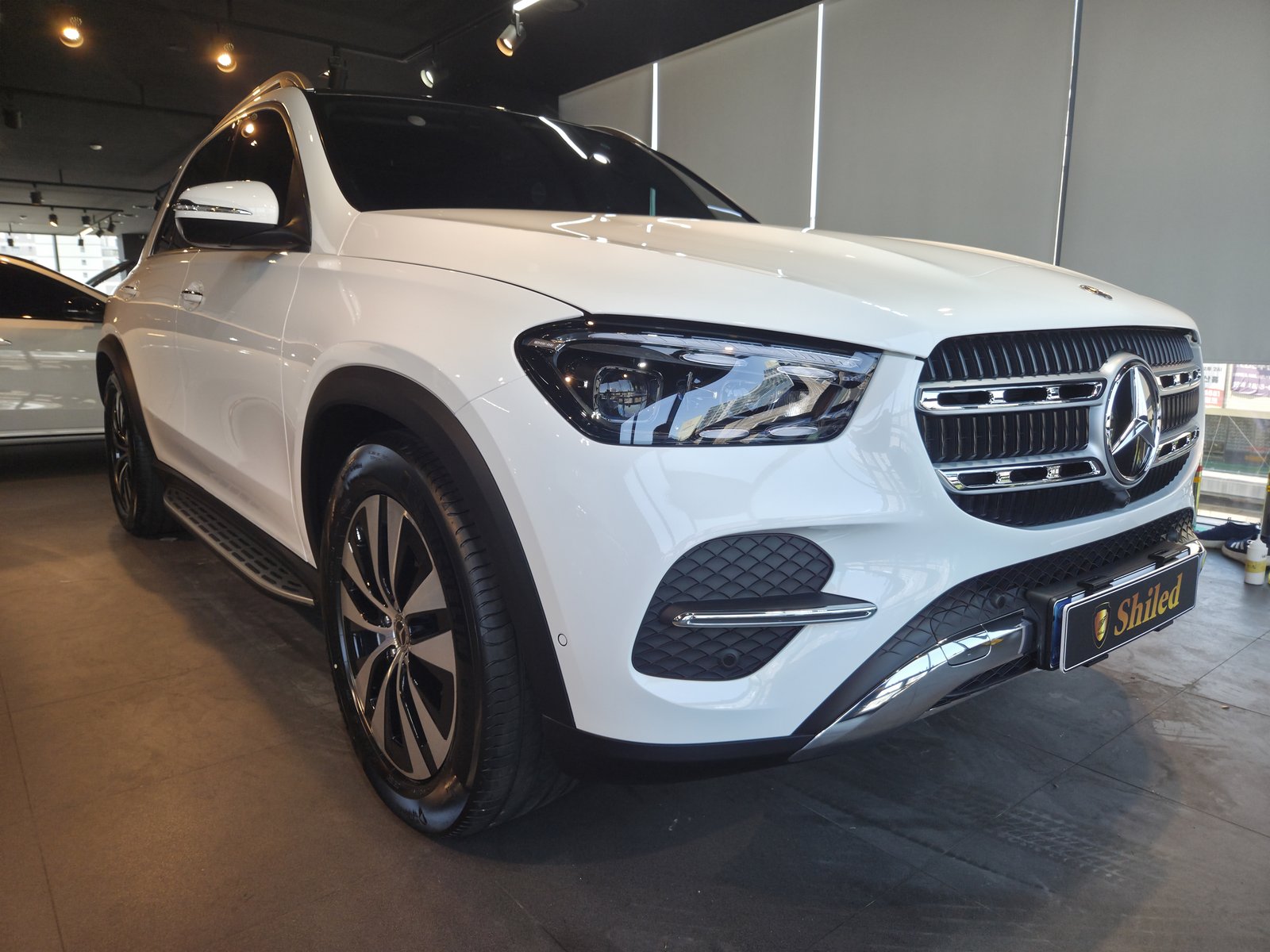 벤츠 GLE450 백색 전측면 글로시 - 부산 신차 유리막코팅