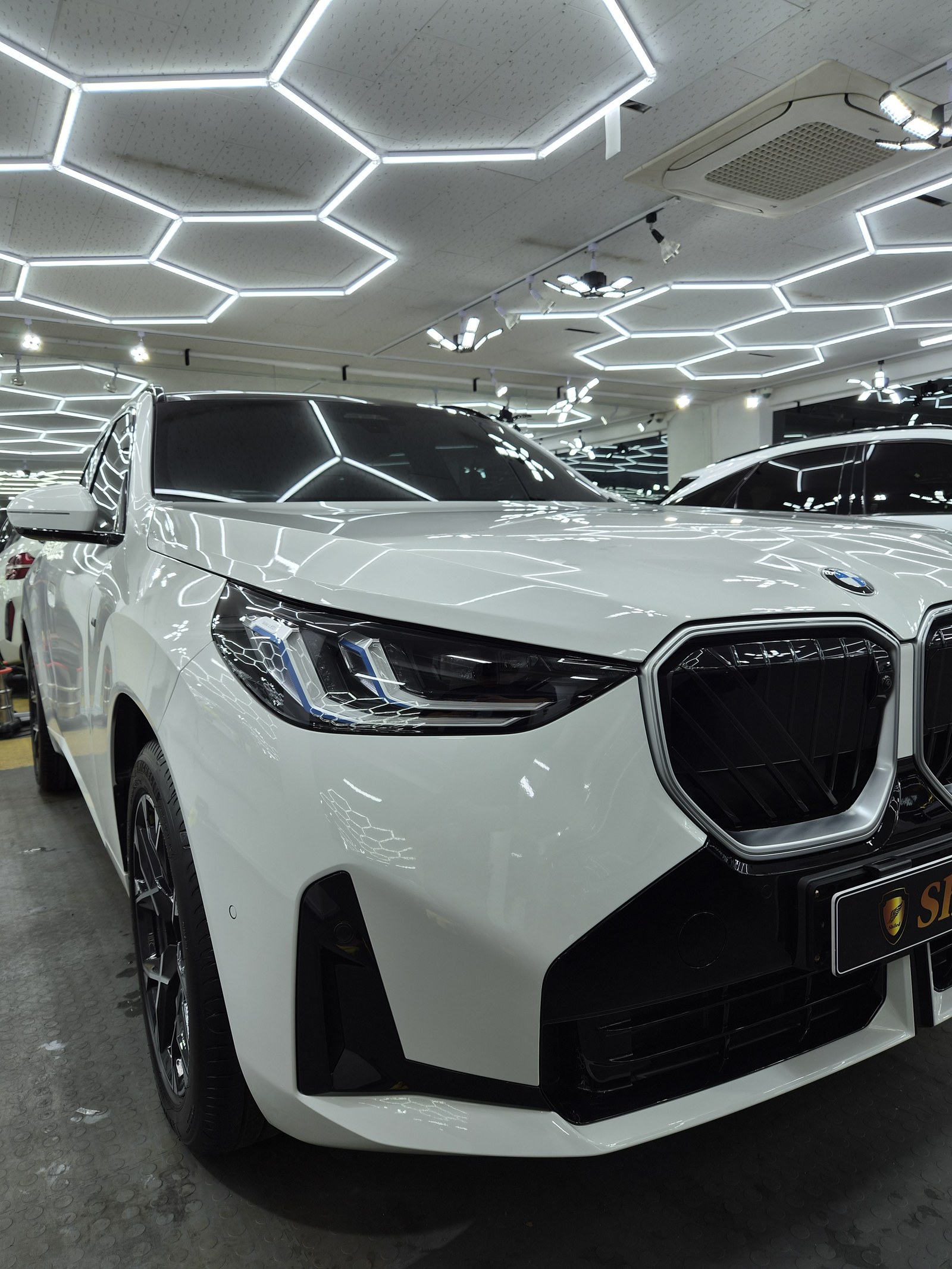 BMW X3 백색 전측면 글로시 - 부산 신차 유리막코팅