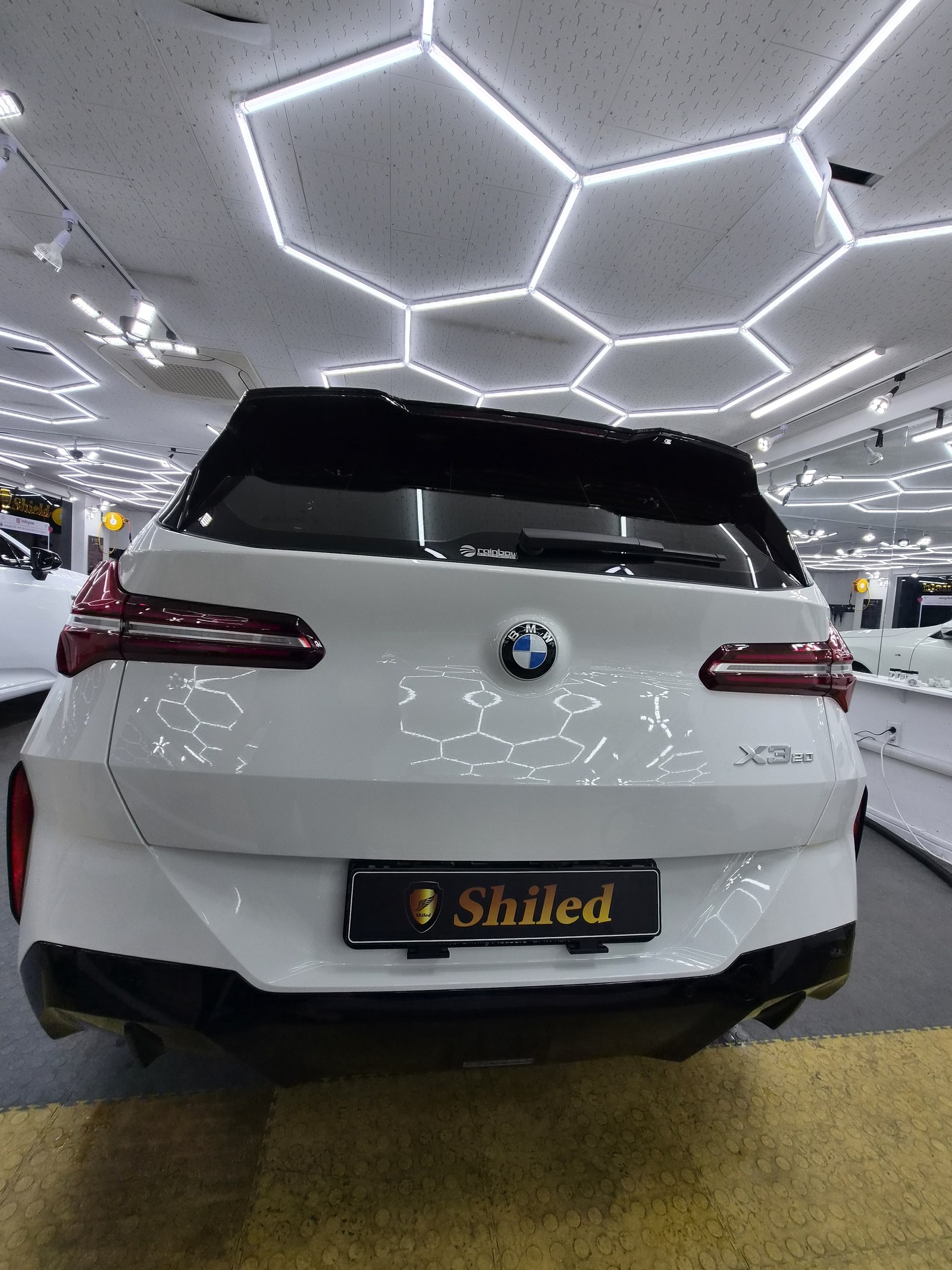 BMW X3 백색 신차 후측면 - 부산 신차 유리막코팅