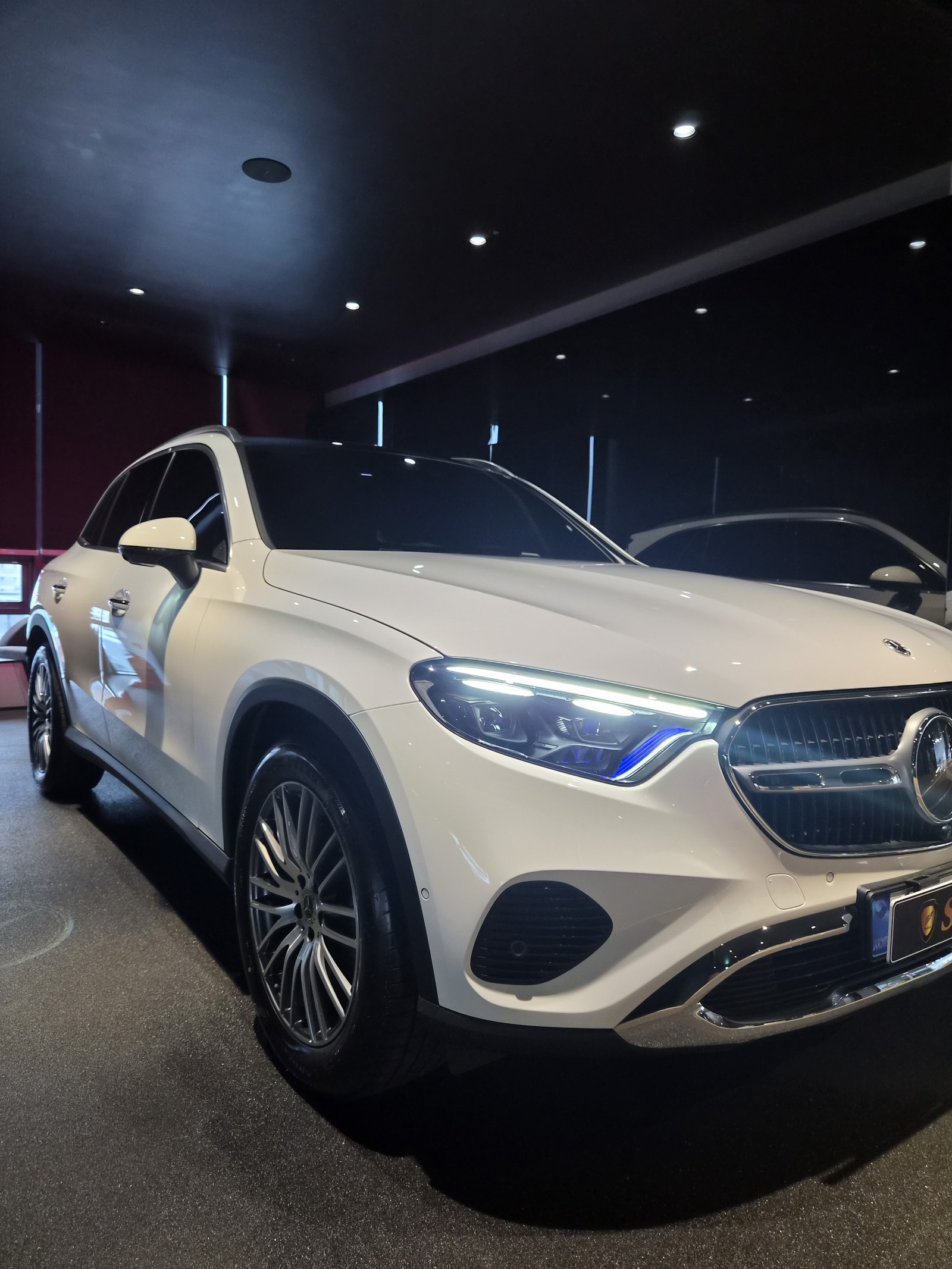 벤츠 GLC300 백색 전측면 글로시 - 부산 벤츠 유리막코팅