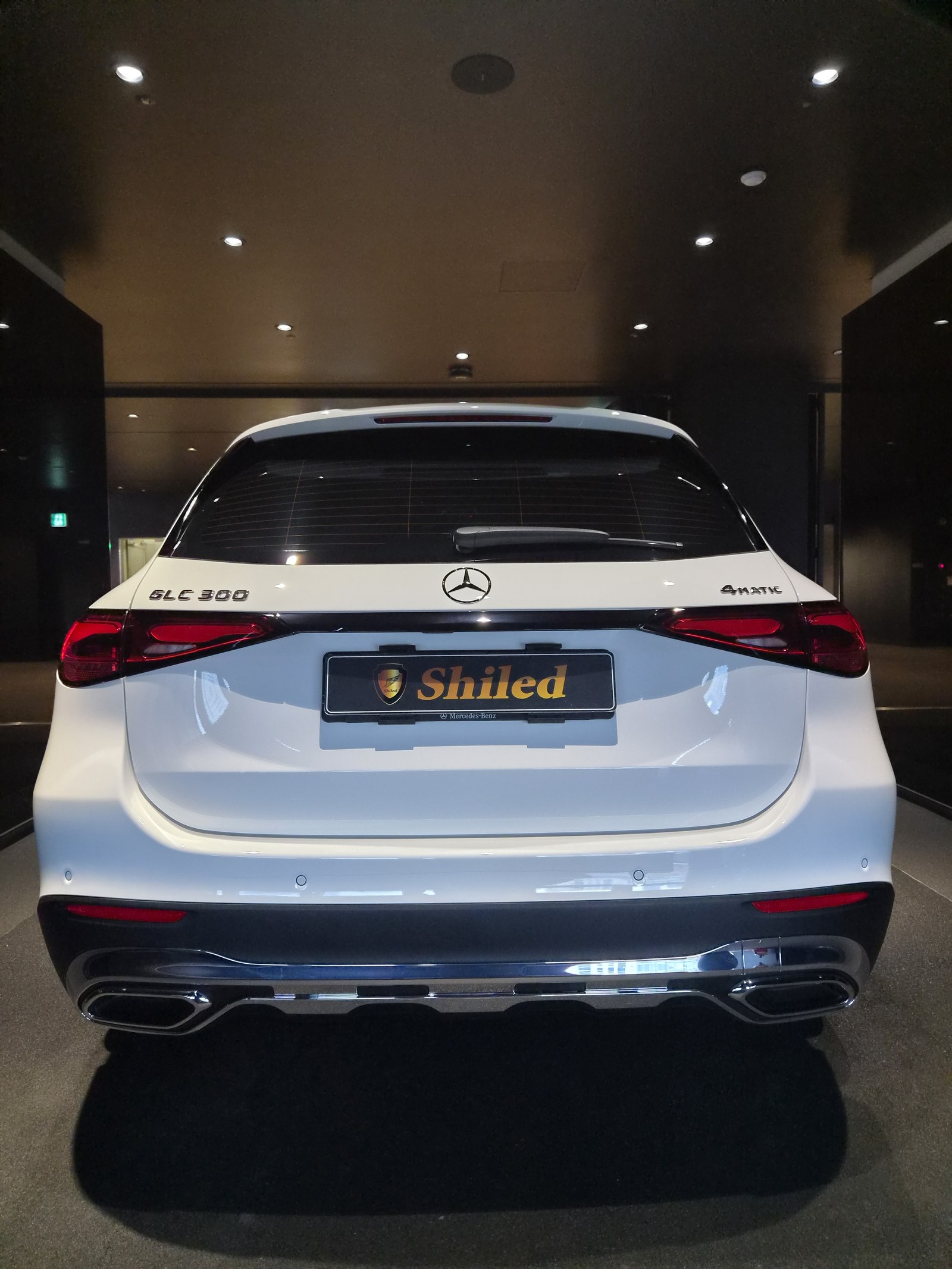 벤츠 GLC300 백색 후측면 - 부산 신차 유리막코팅