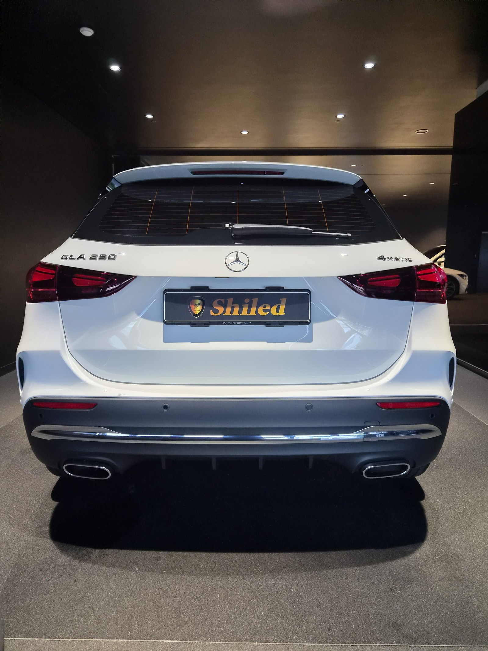 벤츠 GLA250 백색 후측면 - 부산 신차 유리막코팅
