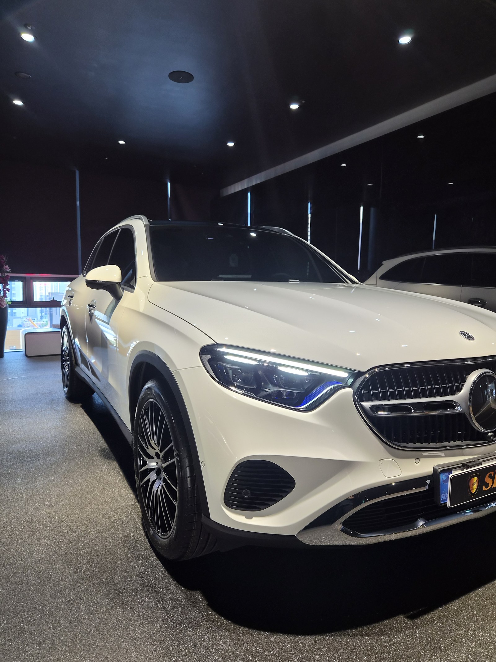 벤츠 GLC300 백색 전측면 글로시 - 부산 신차 유리막코팅