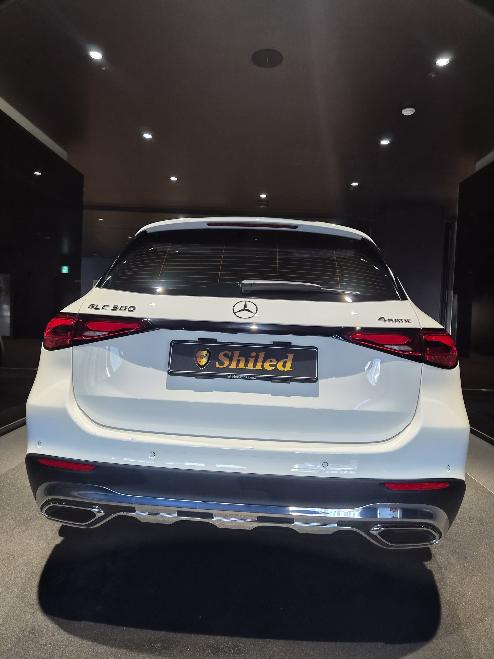 벤츠 GLC300 백색 후면 - 부산 신차 유리막코팅