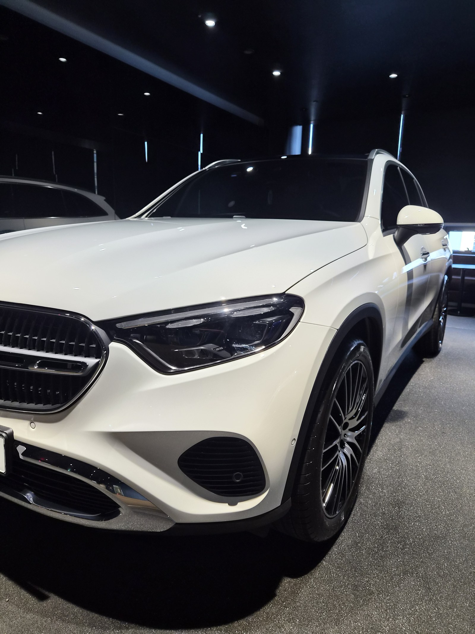 벤츠 GLC300 백색 전측면 마무리 - 부산 신차 유리막코팅
