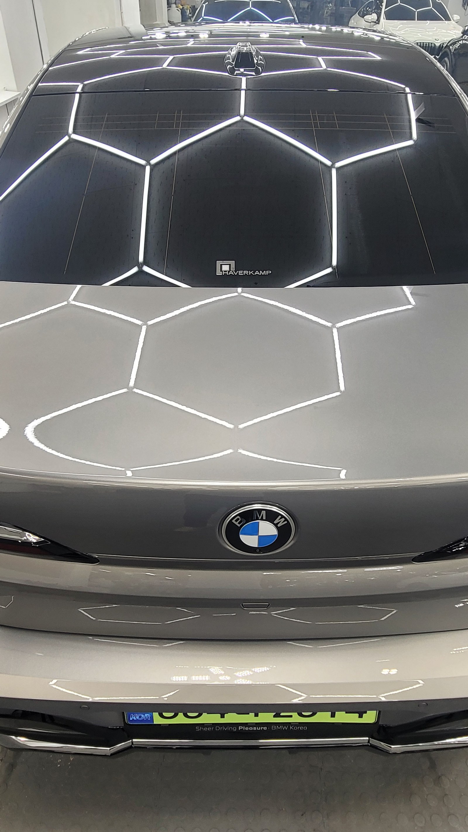BMW 740i 골드 후면 - 부산 신차 유리막코팅