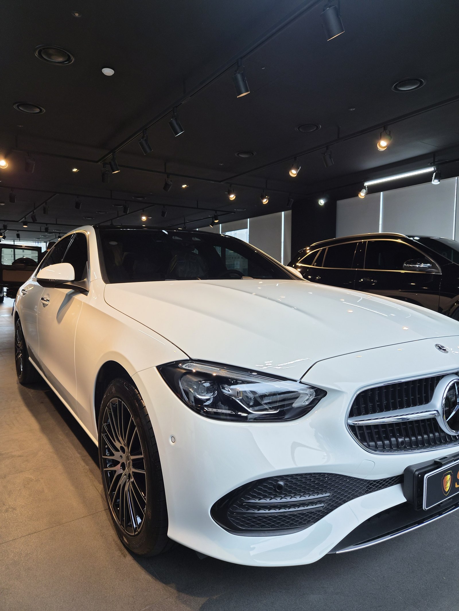 부산 벤츠 유리막코팅 - C200 백색 신차 측면 F5 코팅
