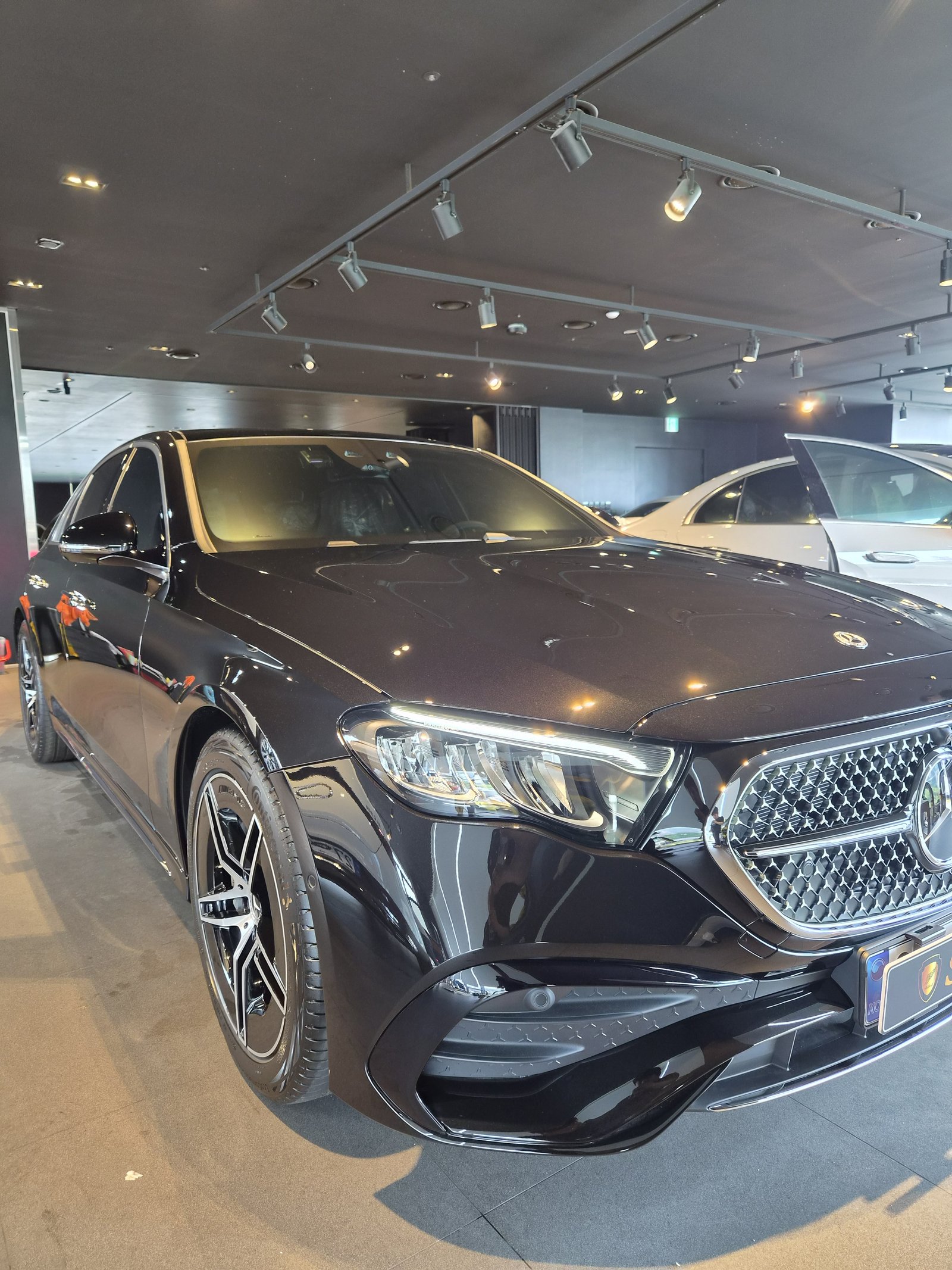 부산 벤츠 유리막코팅 E200 검정 전측면 글로시 - F5 코팅