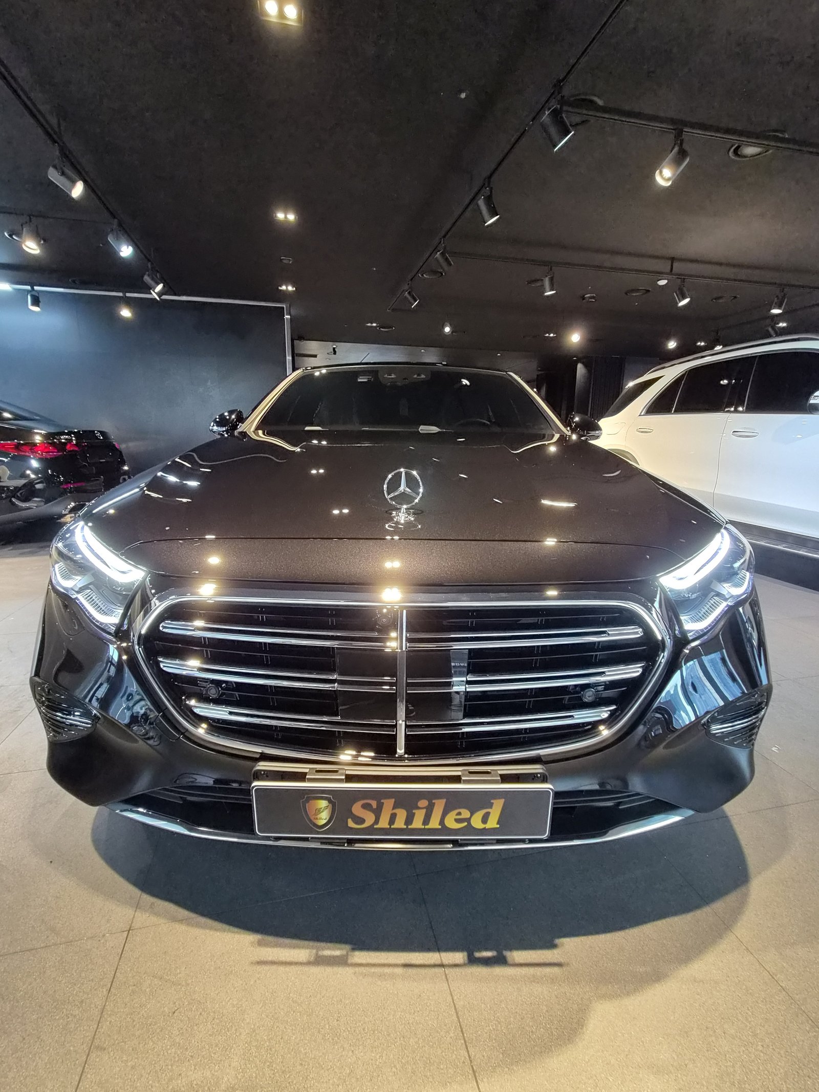 부산 벤츠 유리막코팅 - 벤츠 E300 검정 신차 F5 시공 전면