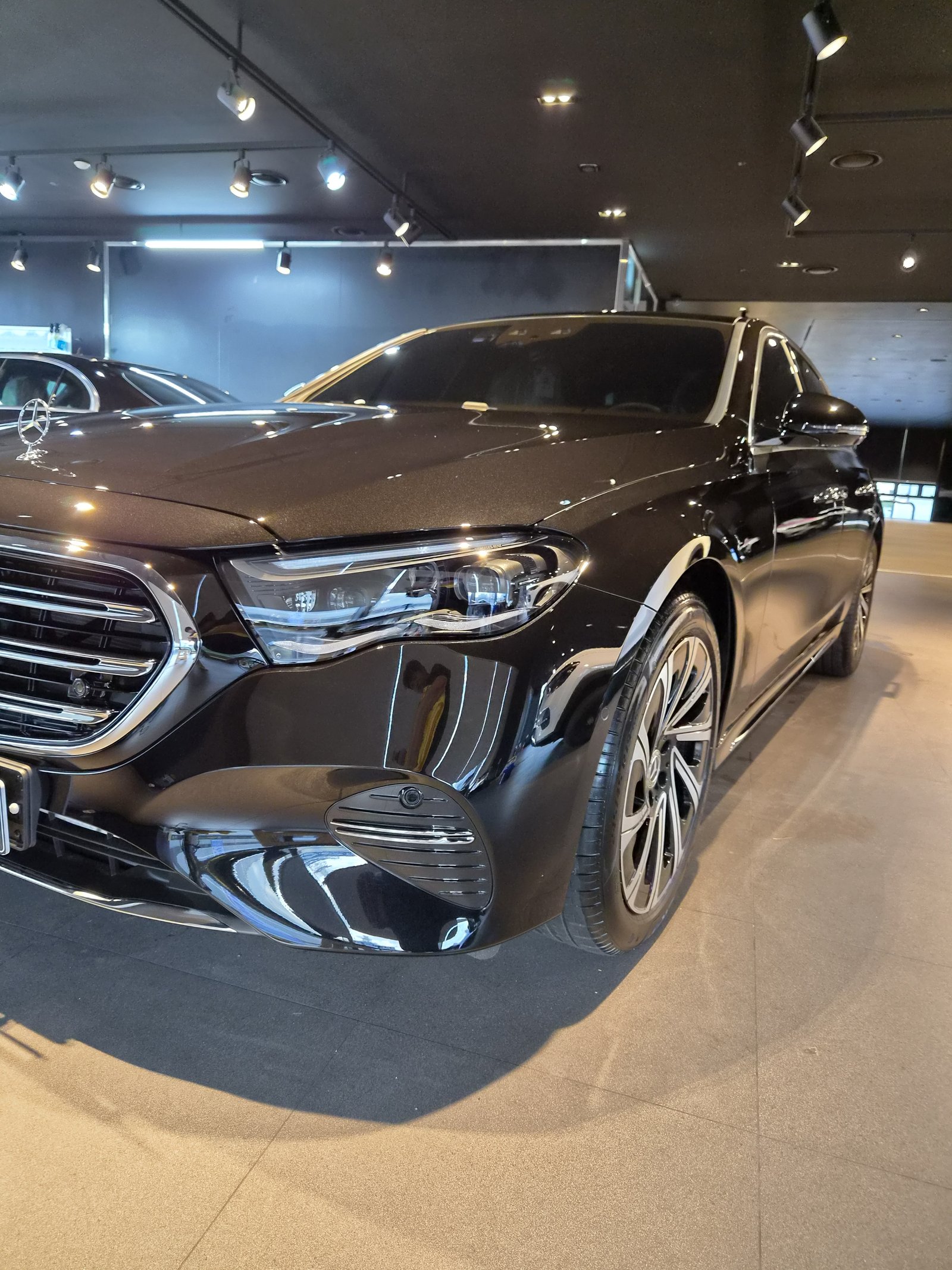 부산 벤츠 유리막코팅 - E300 검정 신차 전측면 헤드라이트 글로시