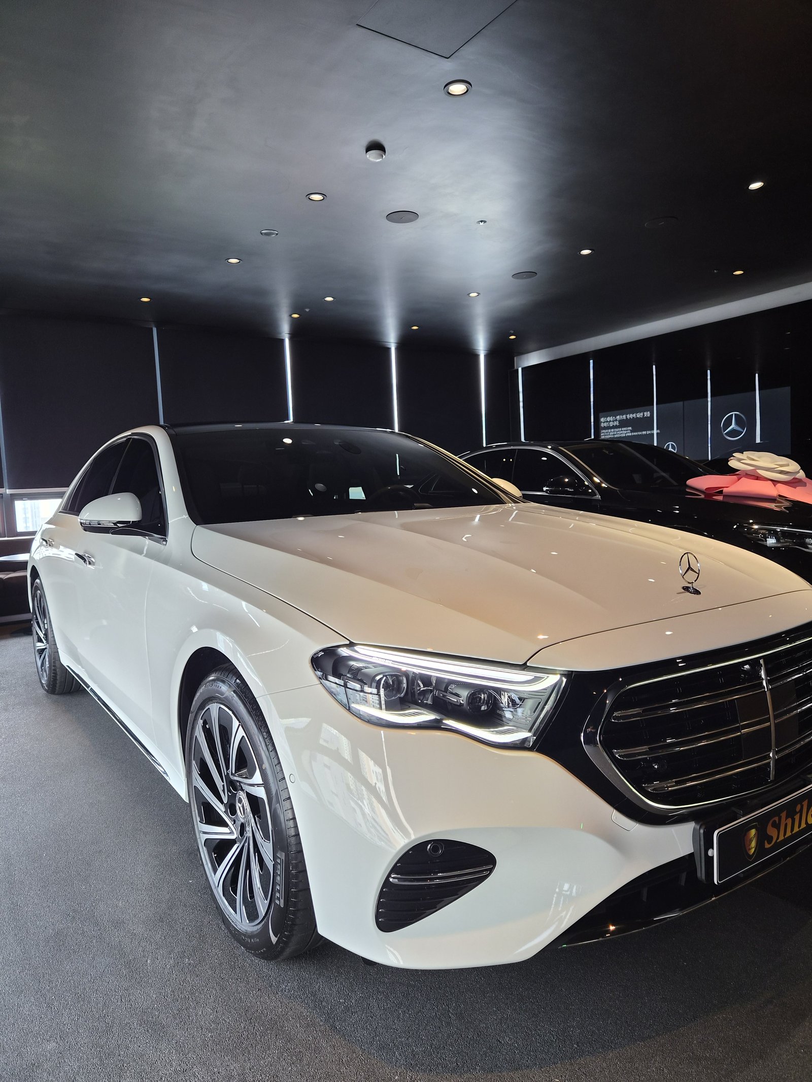 벤츠 E300 백색 측면 휠 - 부산 벤츠 유리막코팅