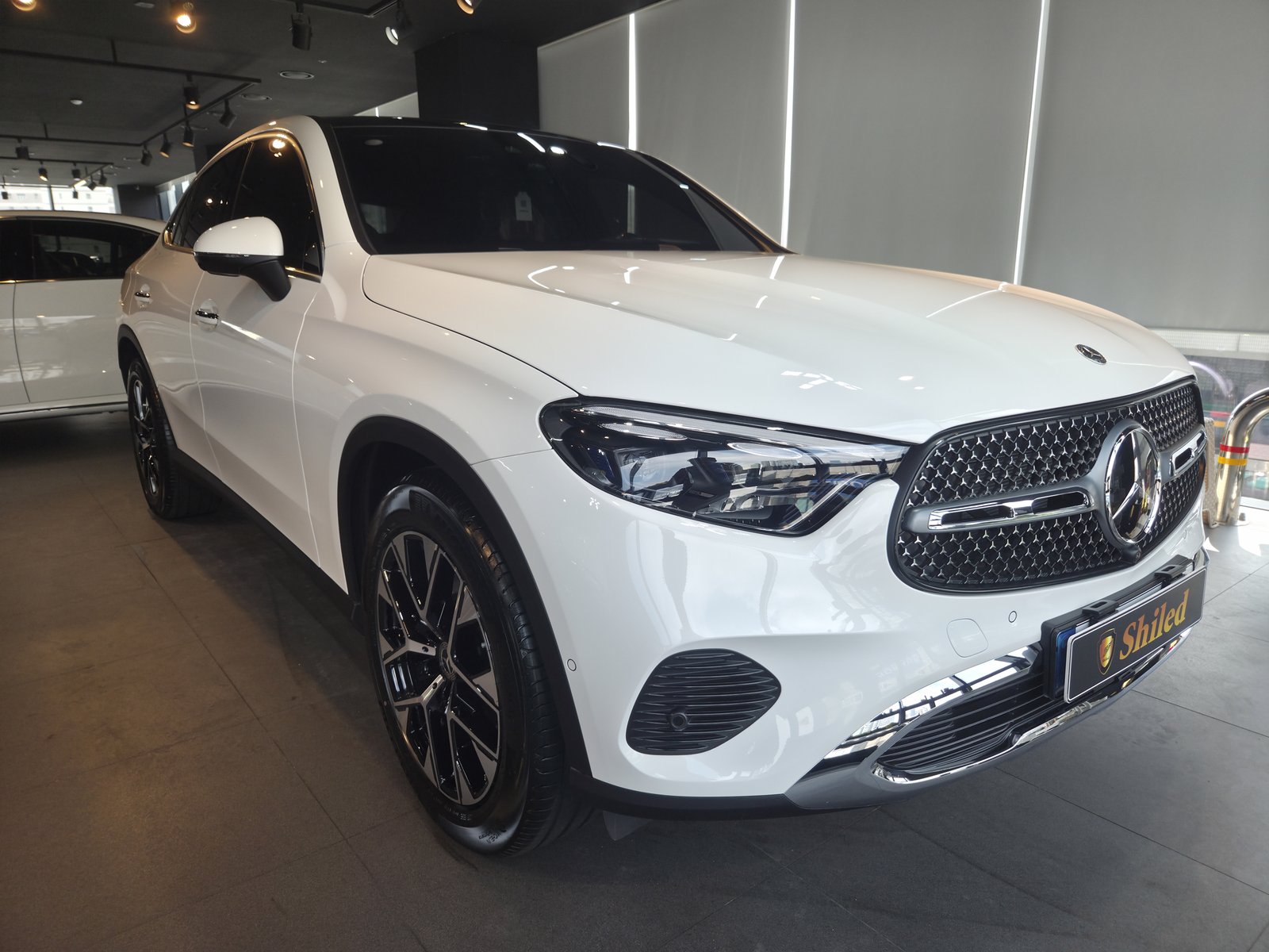 부산 벤츠 유리막코팅 GLC300 백색 전측면 글로시