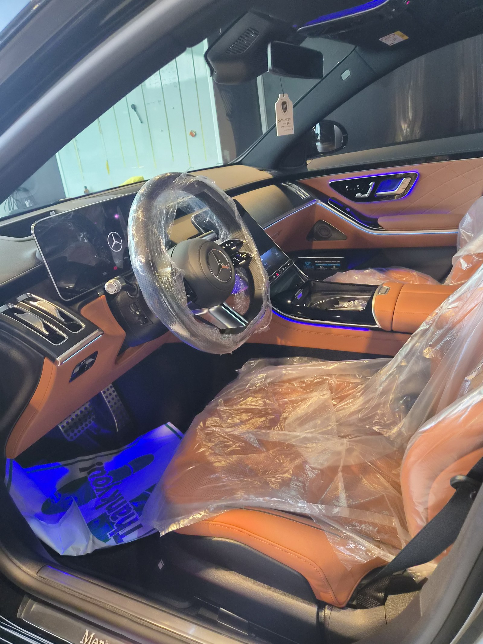 부산 벤츠 유리막코팅 S450 실내 - 신차 시트 보호 상태