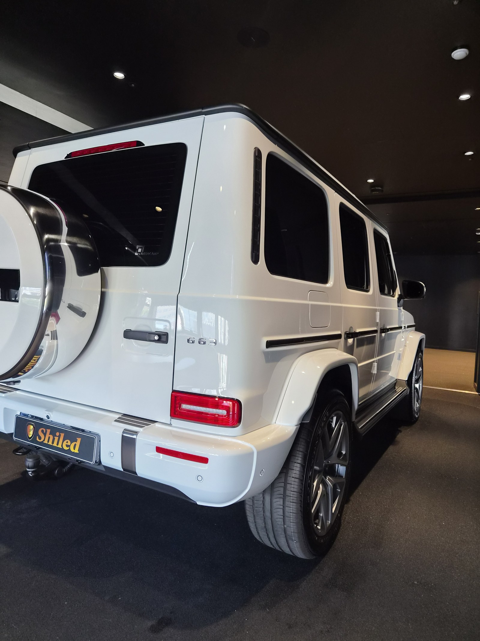 부산 벤츠 유리막코팅 AMG G63 백색 후측면 스페어타이어 - 쉴드광택 신차코팅