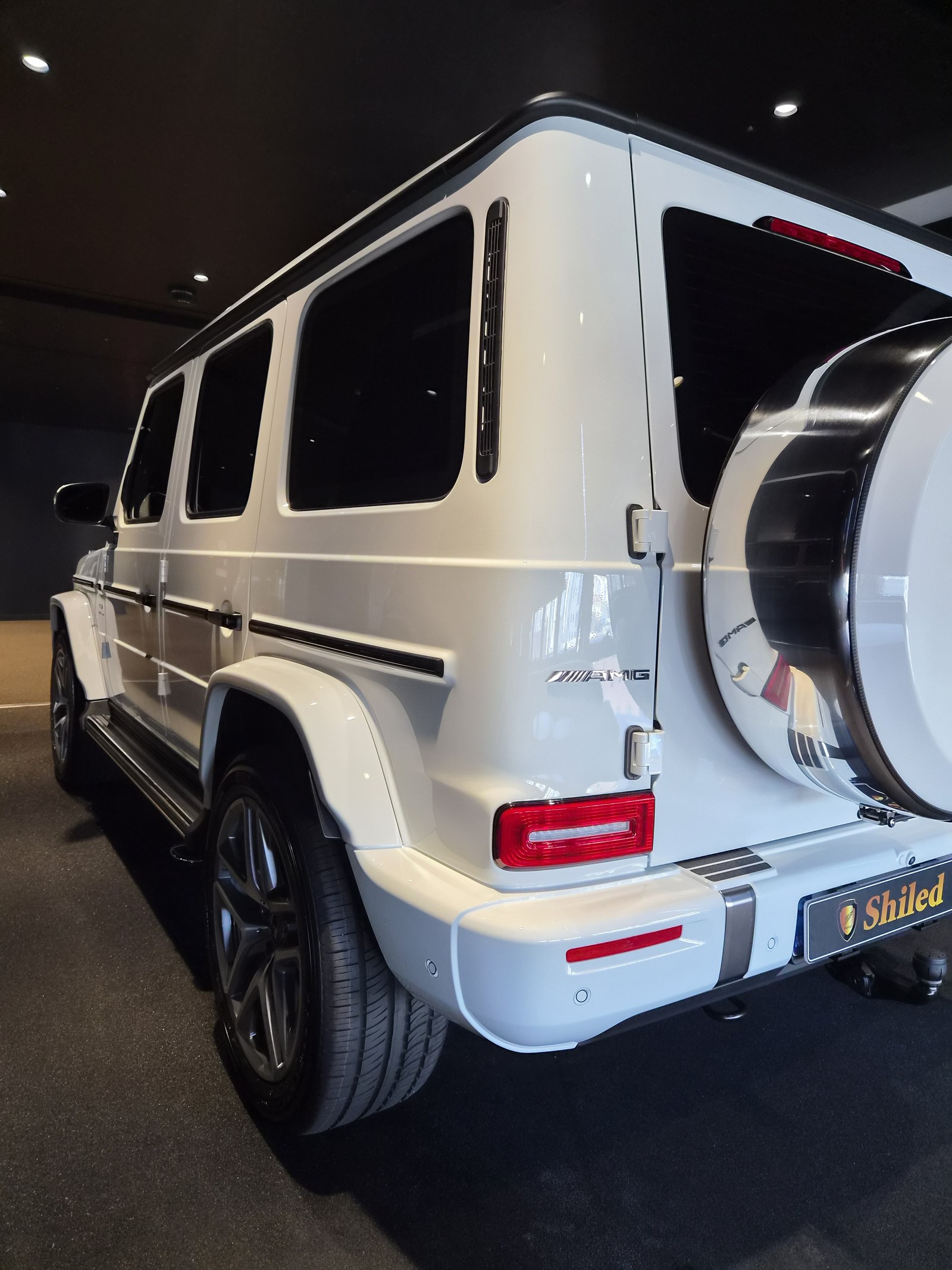 부산 벤츠 유리막코팅 AMG G63 백색 측후면 - 신차 유리막코팅