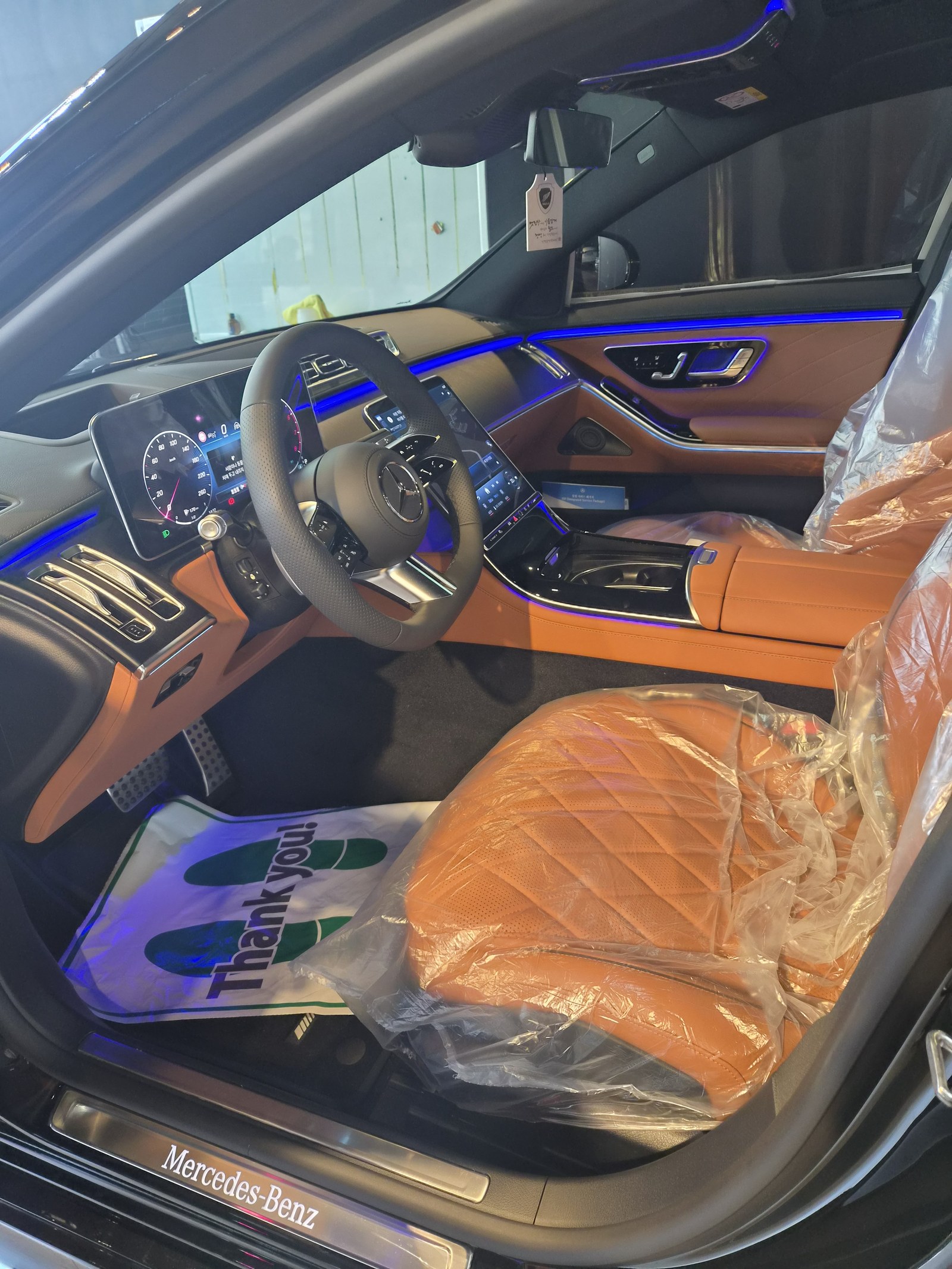 부산 벤츠 유리막코팅 S450 실내 - 신차 시트 보호 상태