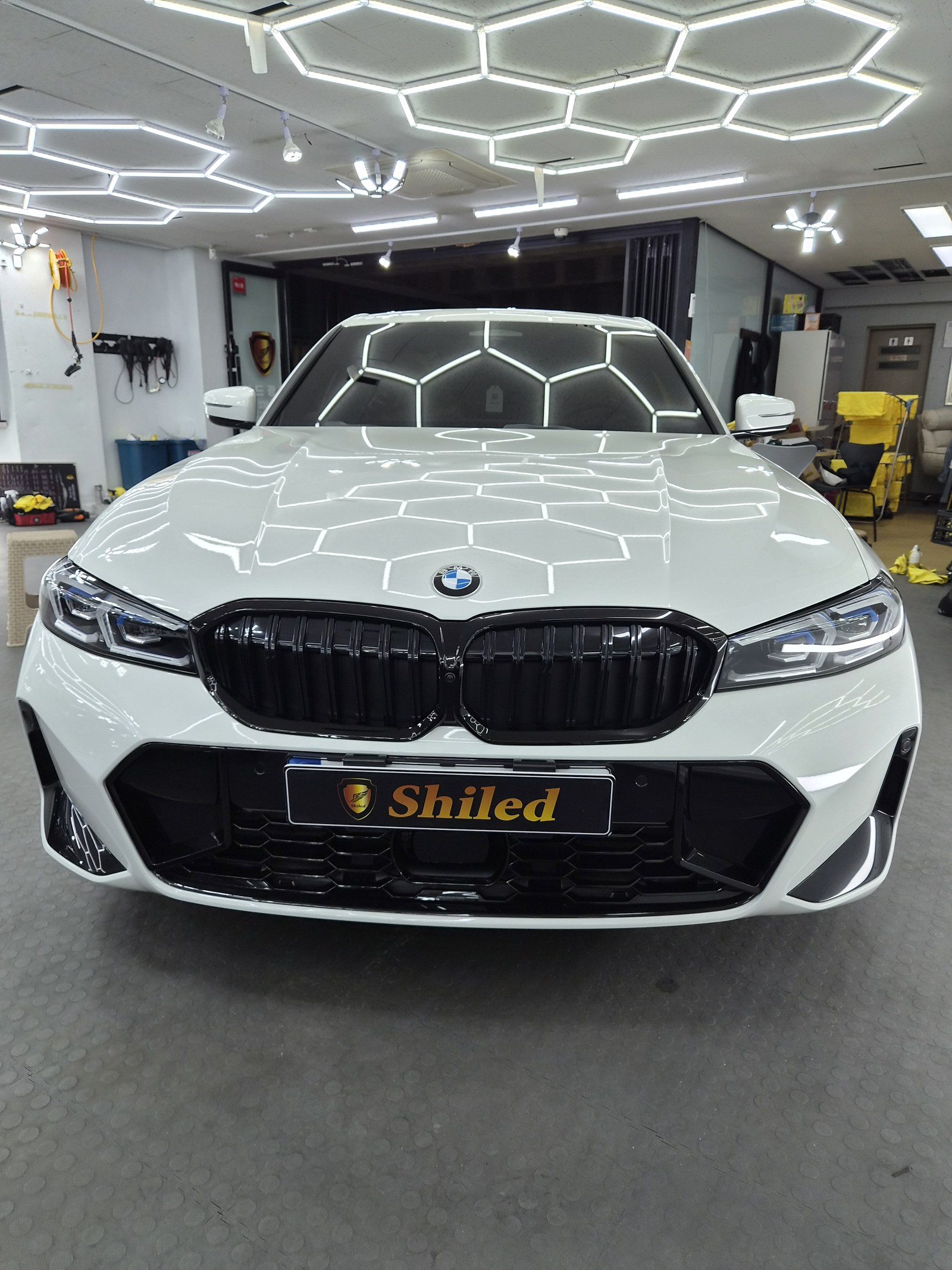 부산 신차 유리막코팅 BMW 320i 백색 신차 G-PRO 코팅 - 쉴드광택 전면
