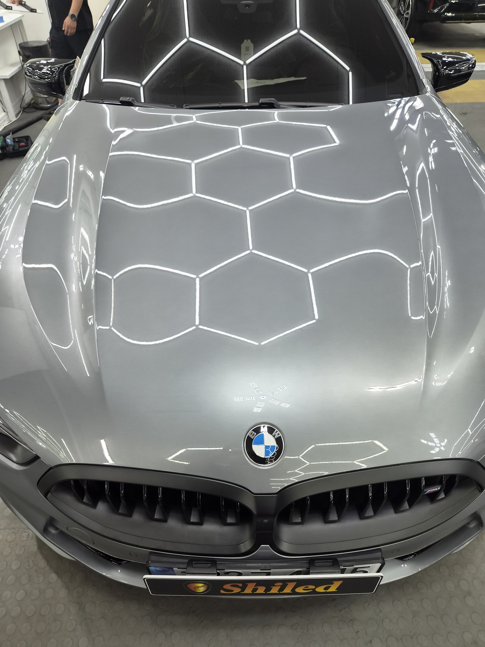 부산 신차 유리막코팅 BMW M850i 그란쿠페 그레이 G-PRO 코팅 - 보닛 클로즈업