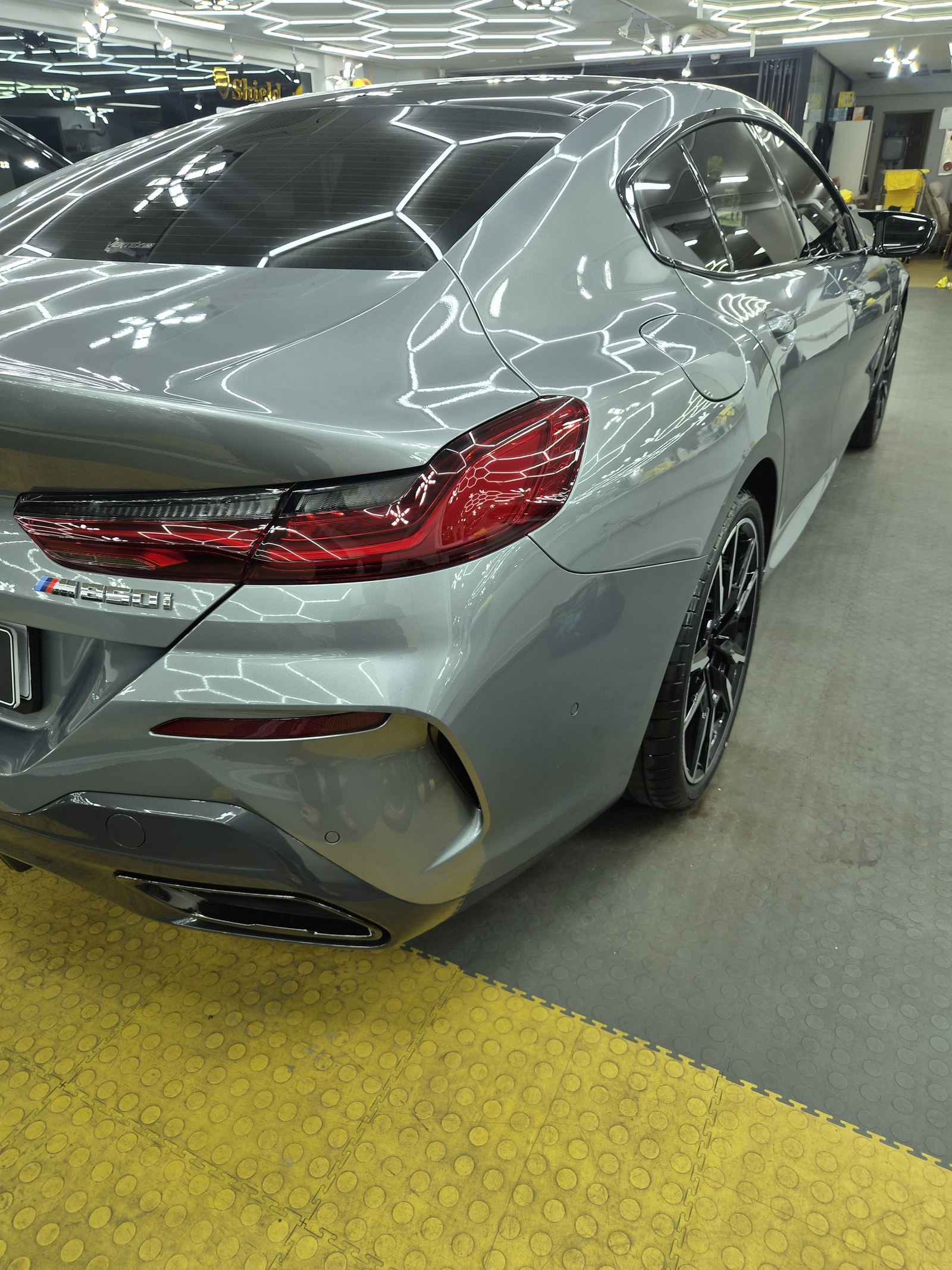 부산 신차 유리막코팅 BMW M850i 그란쿠페 후측면 - 테일램프
