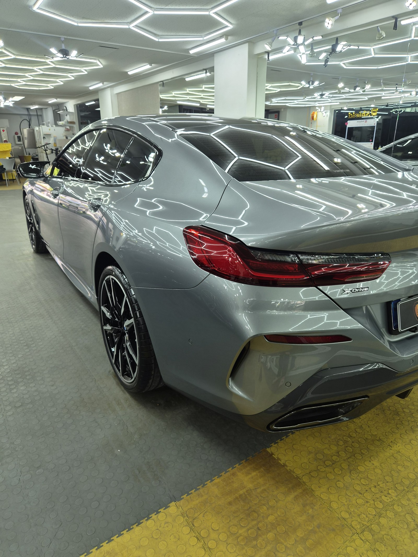 부산 신차 유리막코팅 BMW M850i 그란쿠페 후측면 클로즈업 - G-PRO 코팅