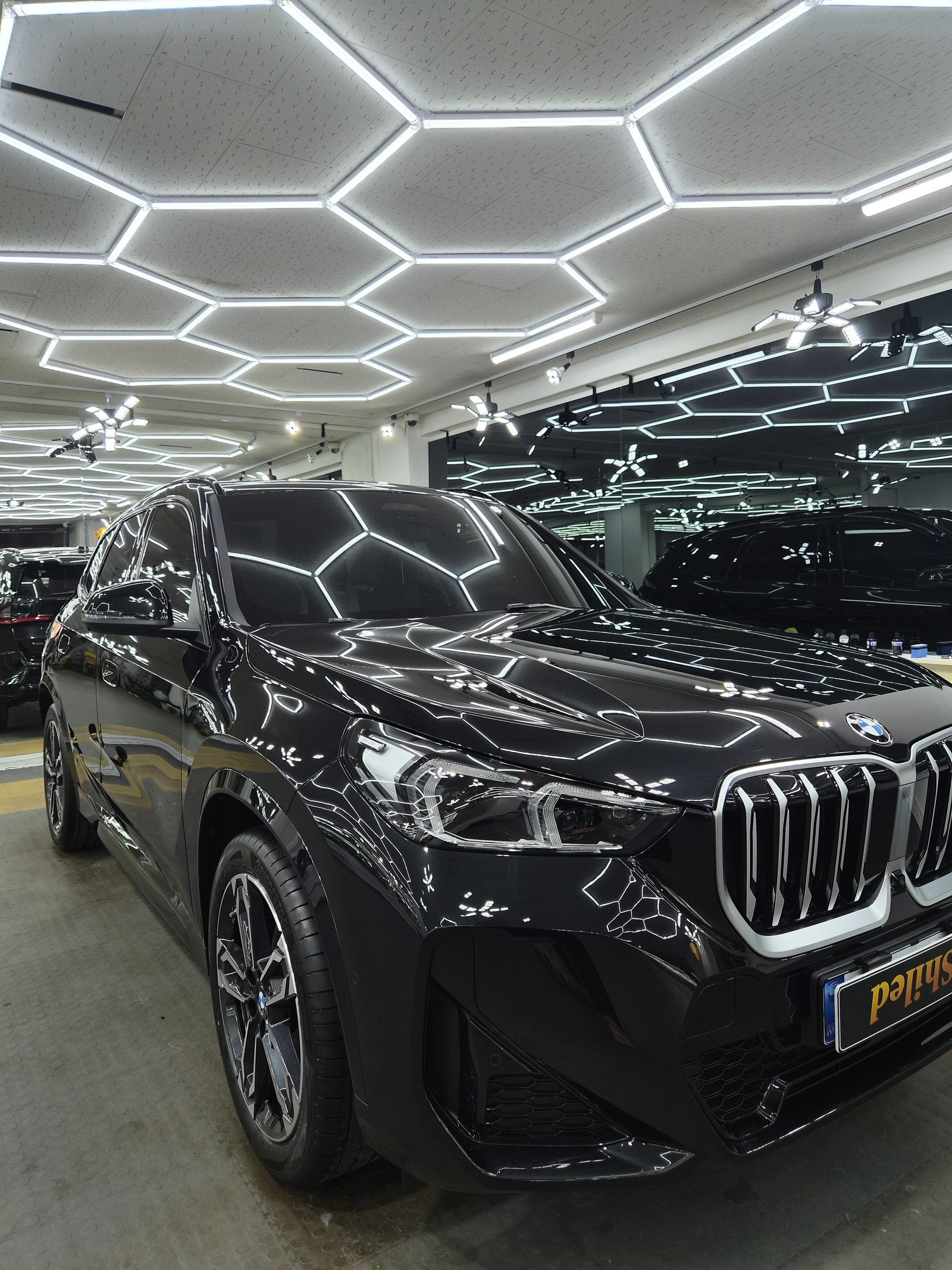 부산 신차 유리막코팅 BMW X1 검정 G-PRO 코팅 - 쉴드광택 전측면