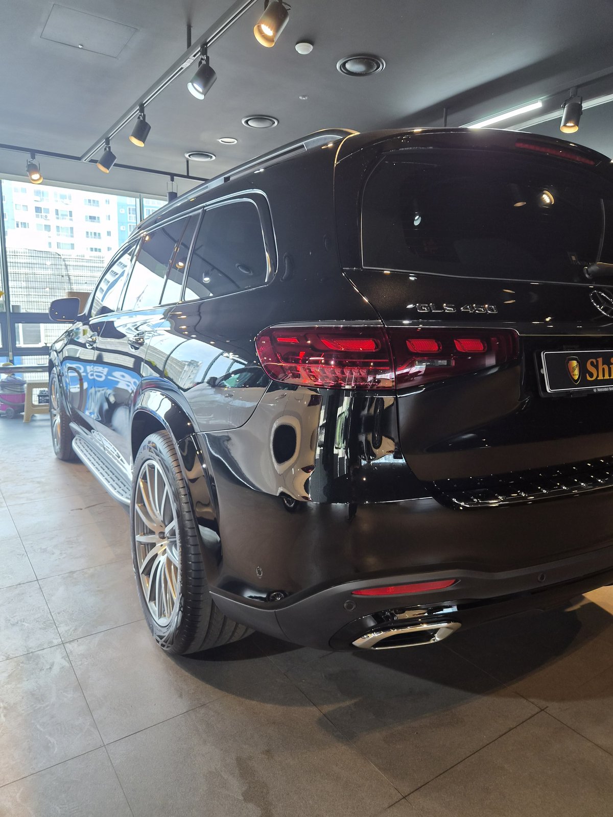부산 벤츠 유리막코팅 GLS450 검정 측후면 - 신차 유리막코팅