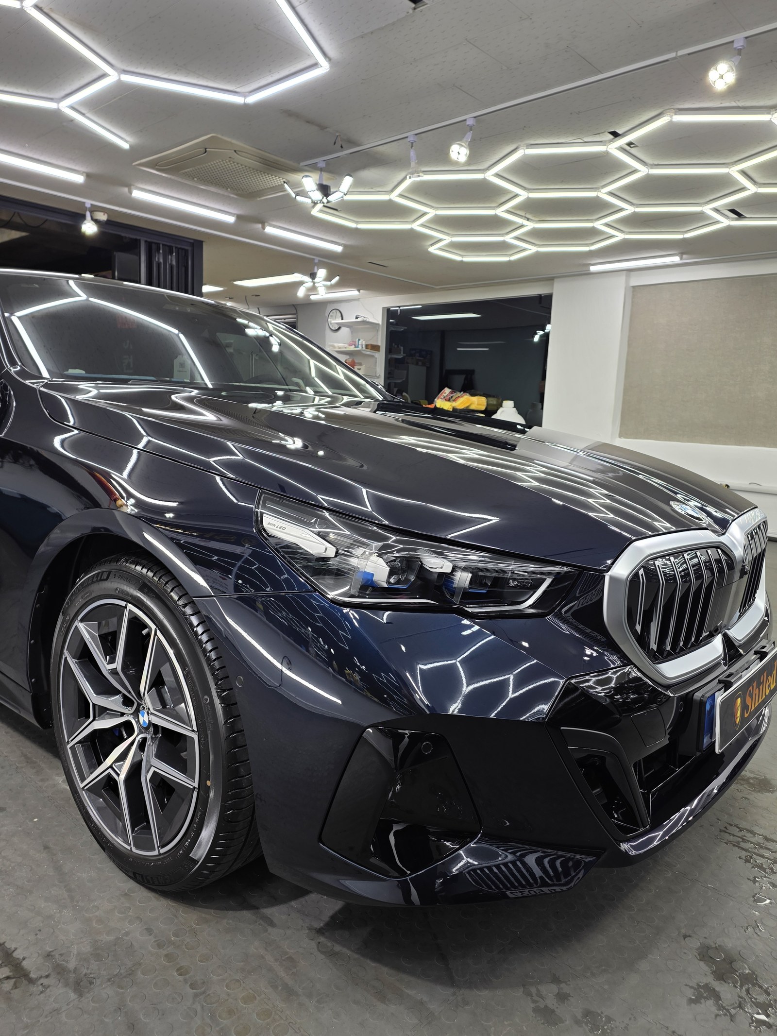 BMW 520i 블루 전측면 하드코팅 - 부산 신차 유리막코팅