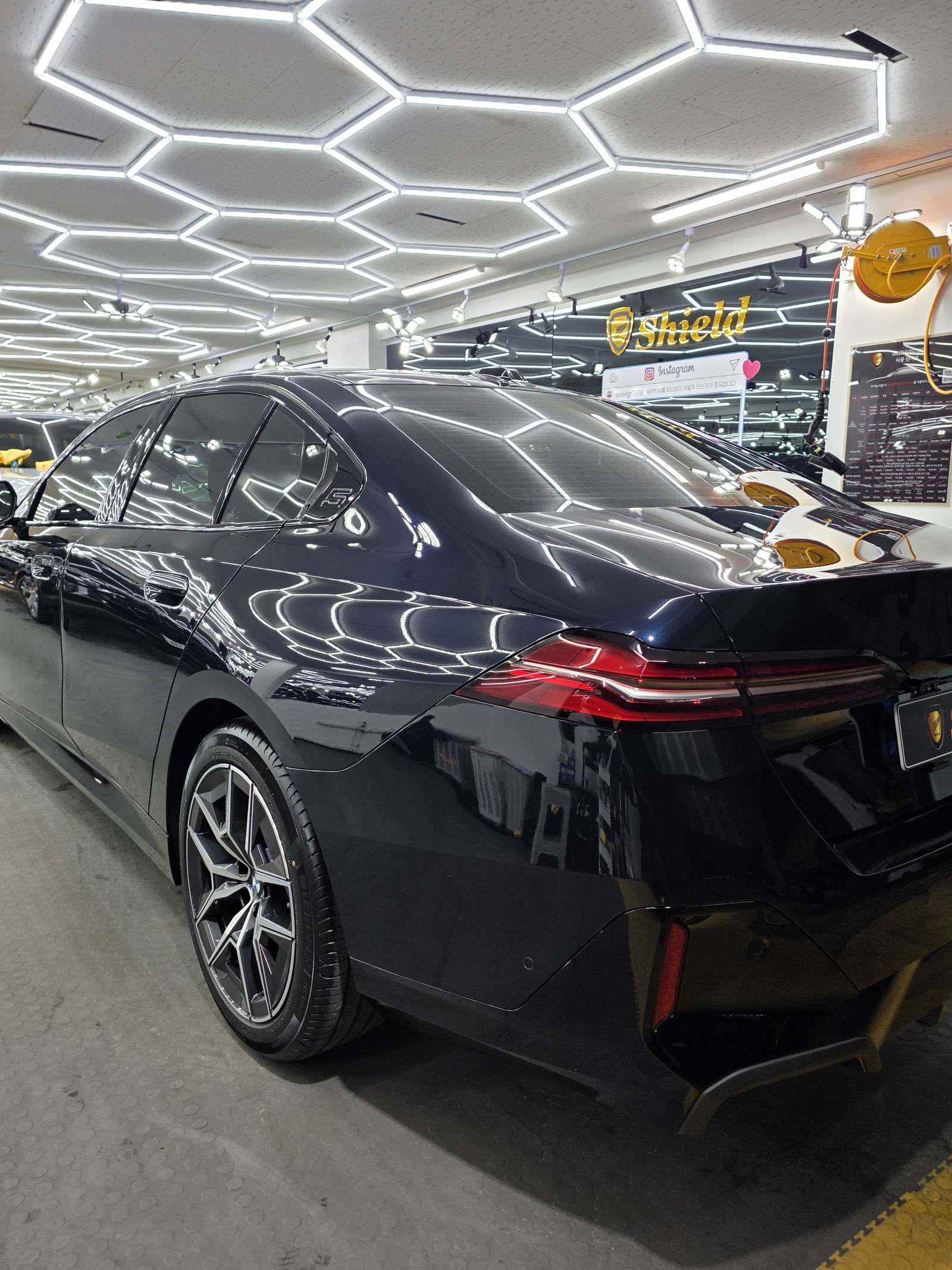 BMW 520i 블루 신차 전면 그릴 - 부산 신차 유리막코팅