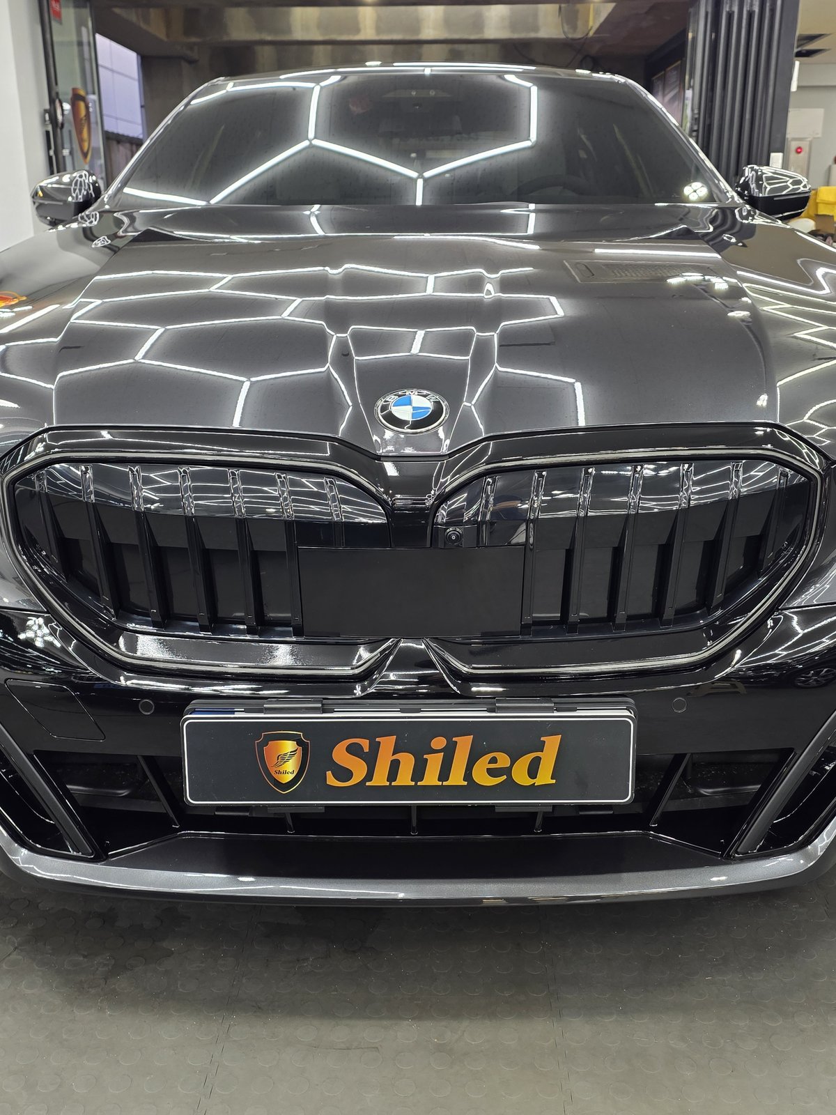 부산 신차 유리막코팅 BMW 520i 전면 그릴 - F5 코팅 클로즈업