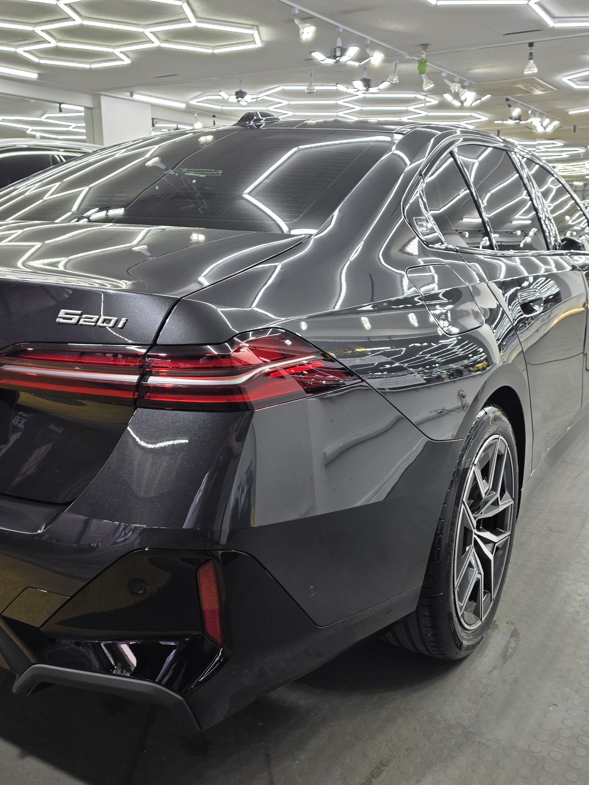 부산 신차 유리막코팅 BMW 520i 그레이 신차 F5 코팅 - 쉴드광택 전면