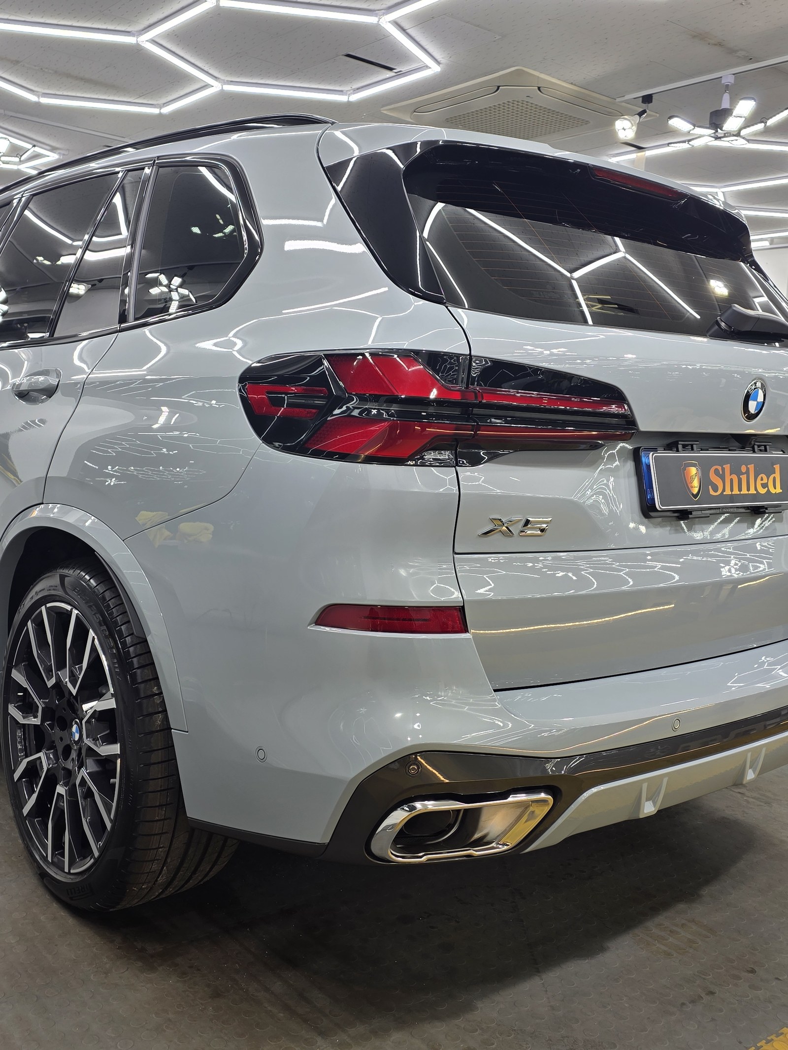 BMW X5 그레이 측후면 - 부산 신차 유리막코팅