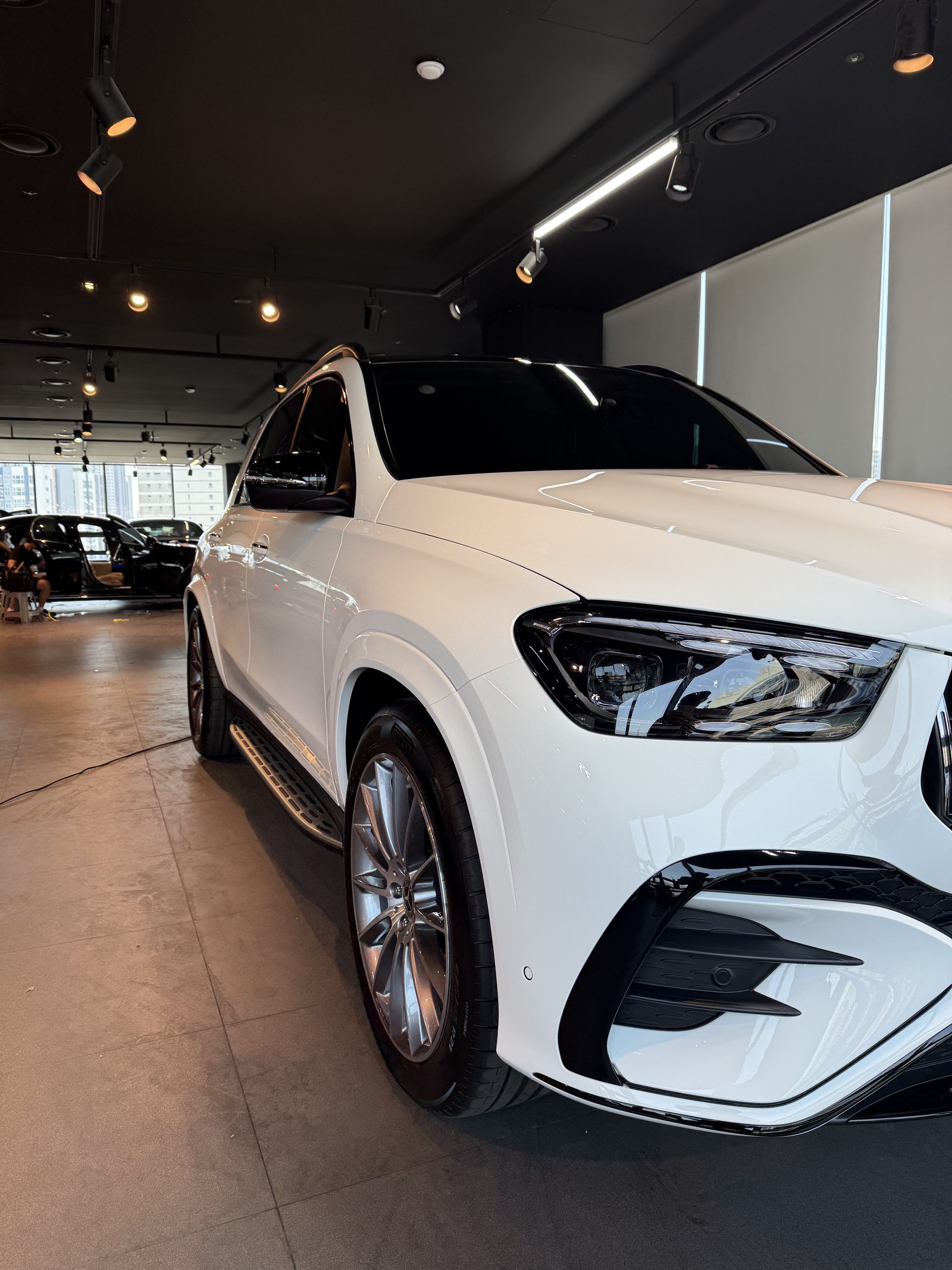 부산 벤츠 GLE450 화이트 신차 전측면 F5 유리막코팅