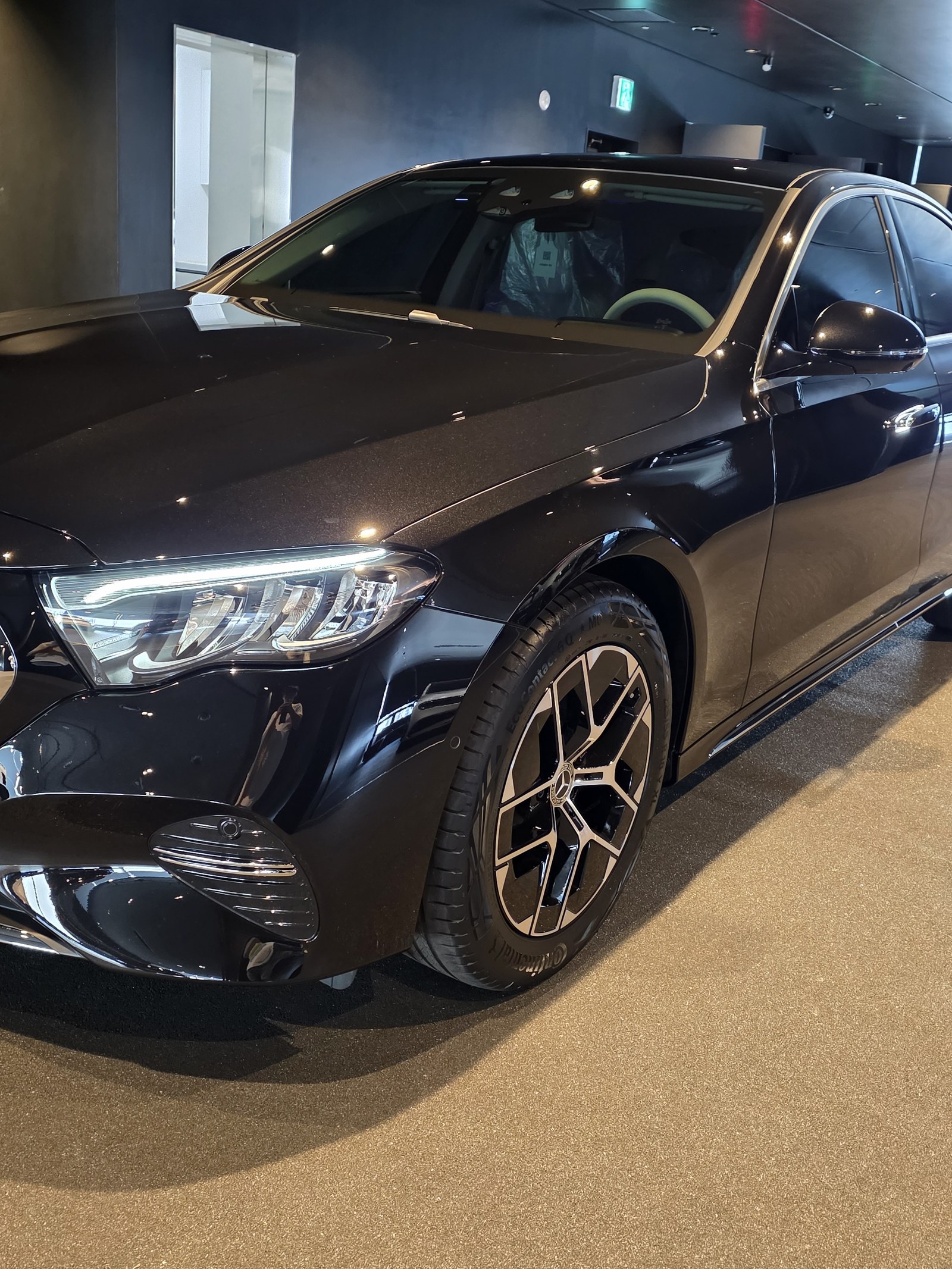 부산 벤츠 E200 블랙 신차 전측면