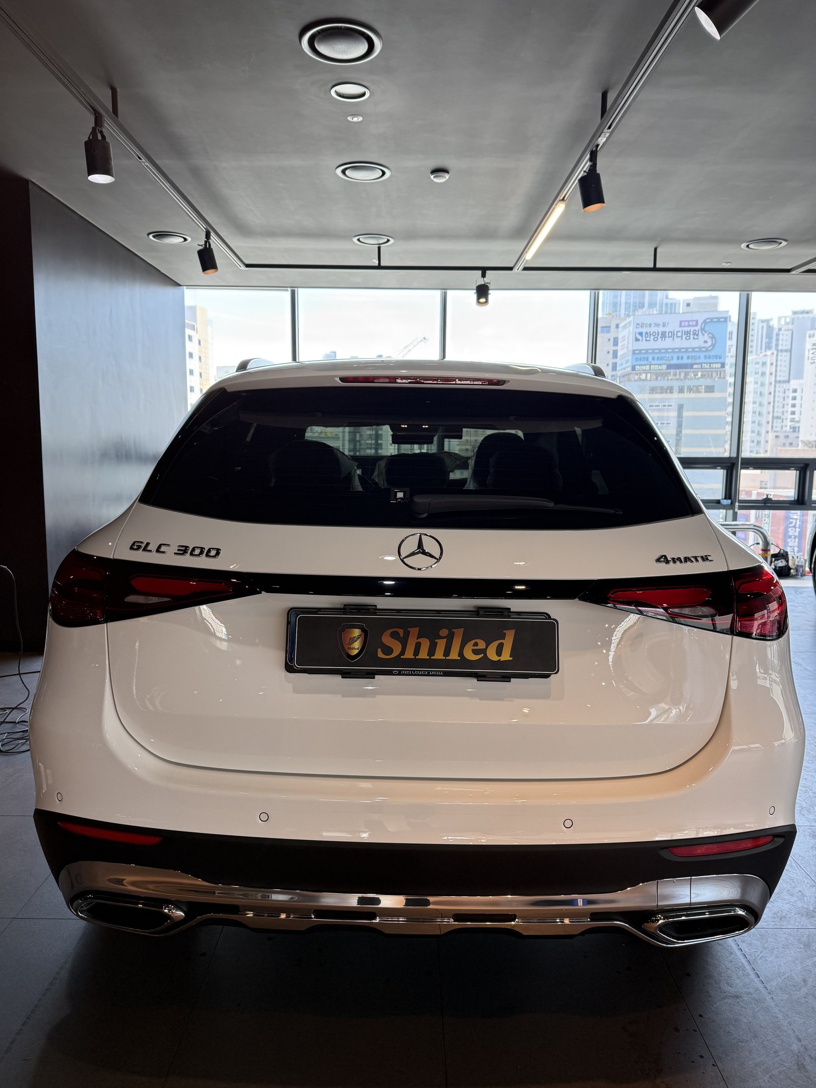 벤츠 GLC300 백색 신차 측면 - 부산 쉴드광택 신차코팅
