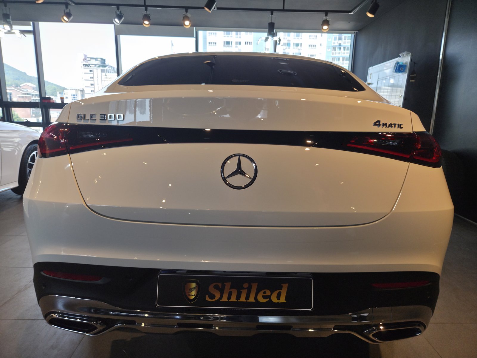 벤츠 GLC300 쿠페 백색 신차 그릴 - 부산 쉴드광택 신차코팅