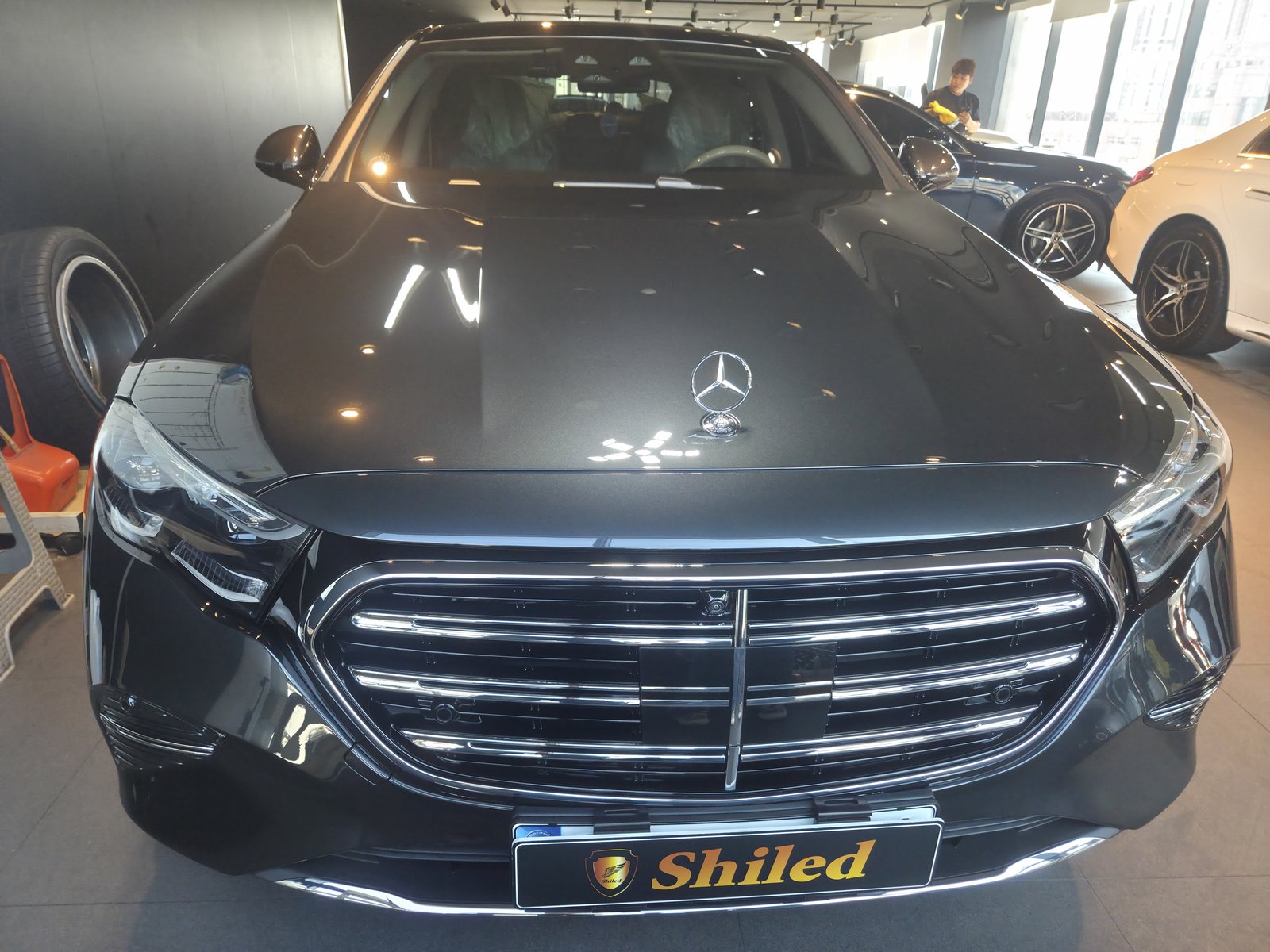 벤츠 E300 그레이 신차 F5 유리막코팅 - 부산 쉴드광택 전면