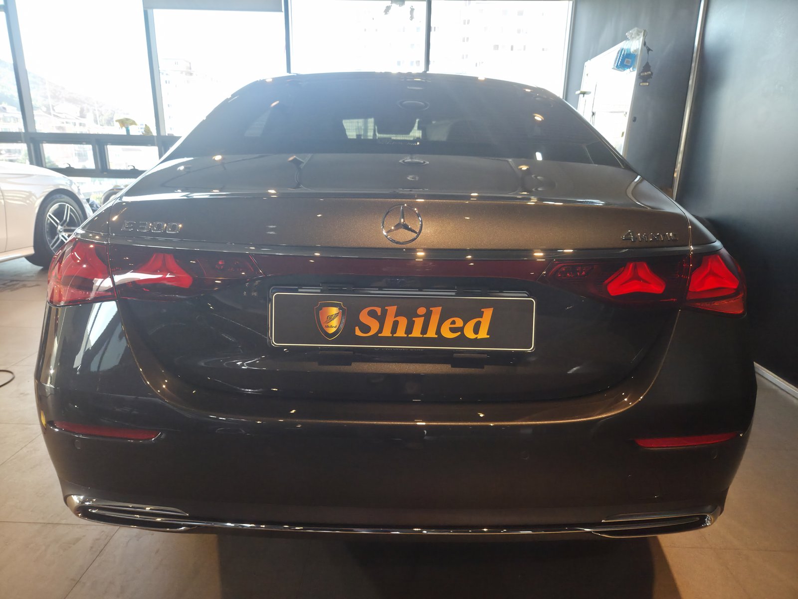 벤츠 E300 그레이 신차 측면 - 부산 쉴드광택 신차코팅