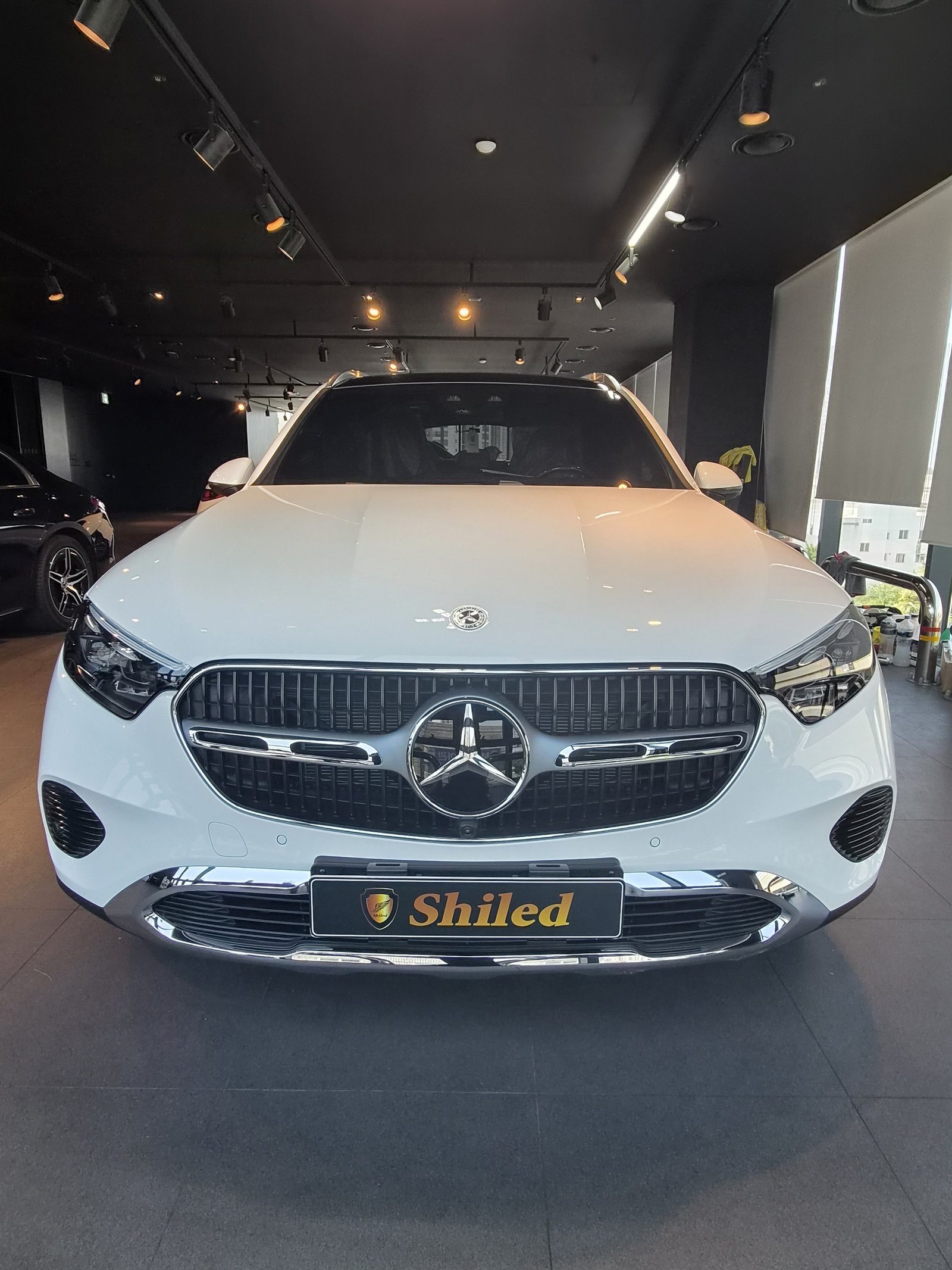 벤츠 GLC300 백색 신차 F5 유리막코팅 - 부산 쉴드광택 전면