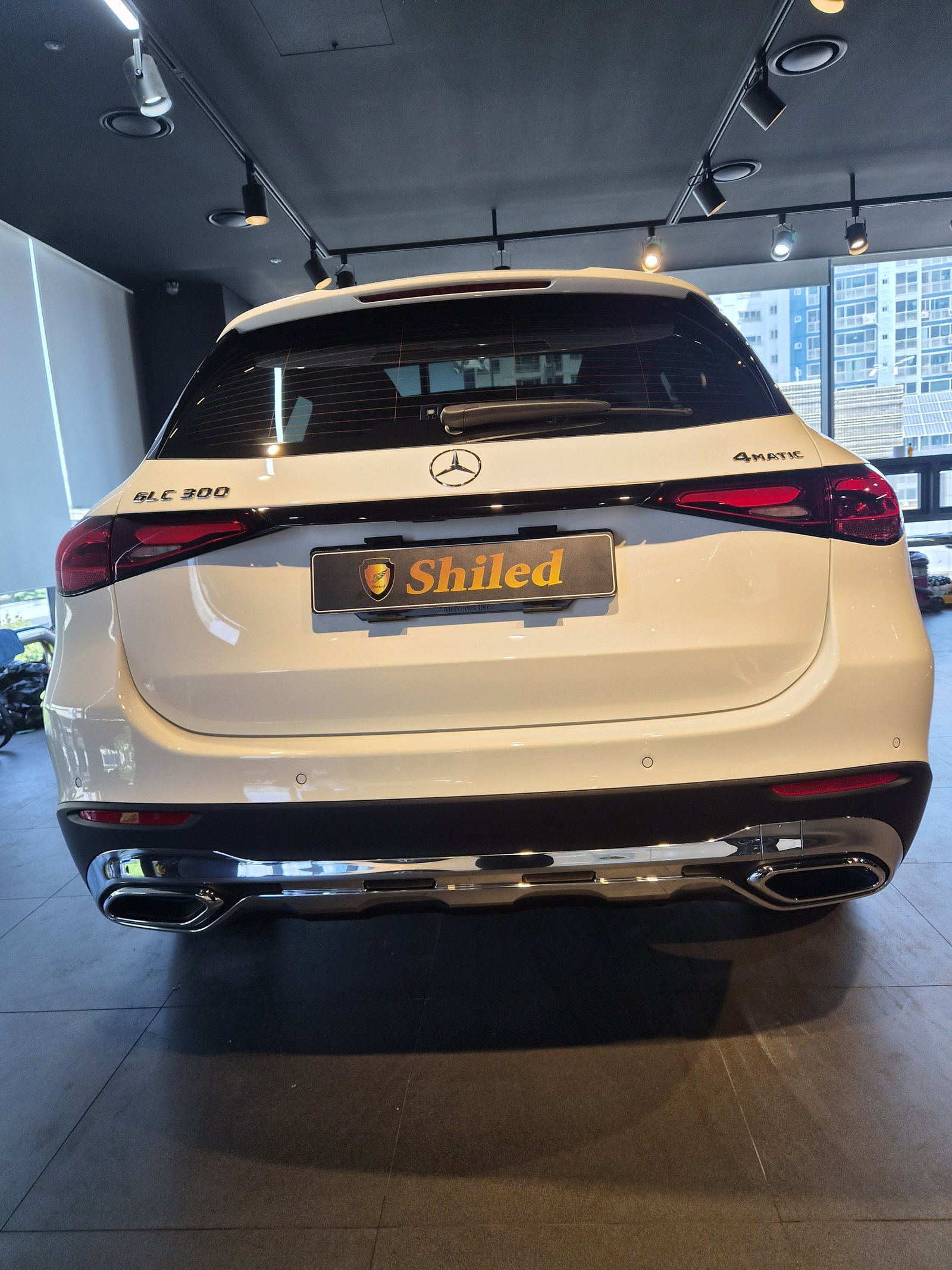 벤츠 GLC300 백색 신차 측면 - 부산 쉴드광택 신차코팅