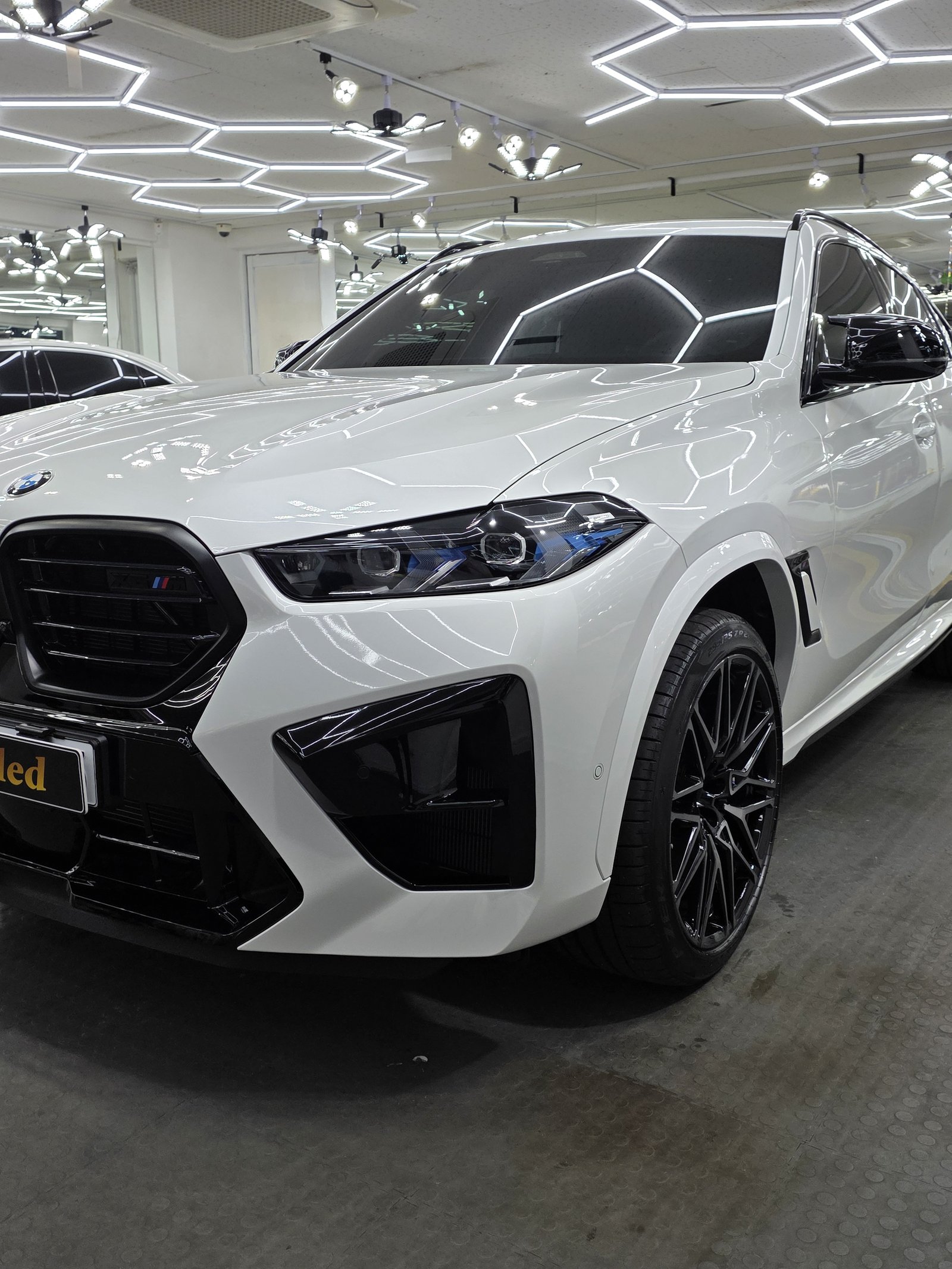 BMW X6 M컴페티션 백색 신차 - 부산 유리막코팅